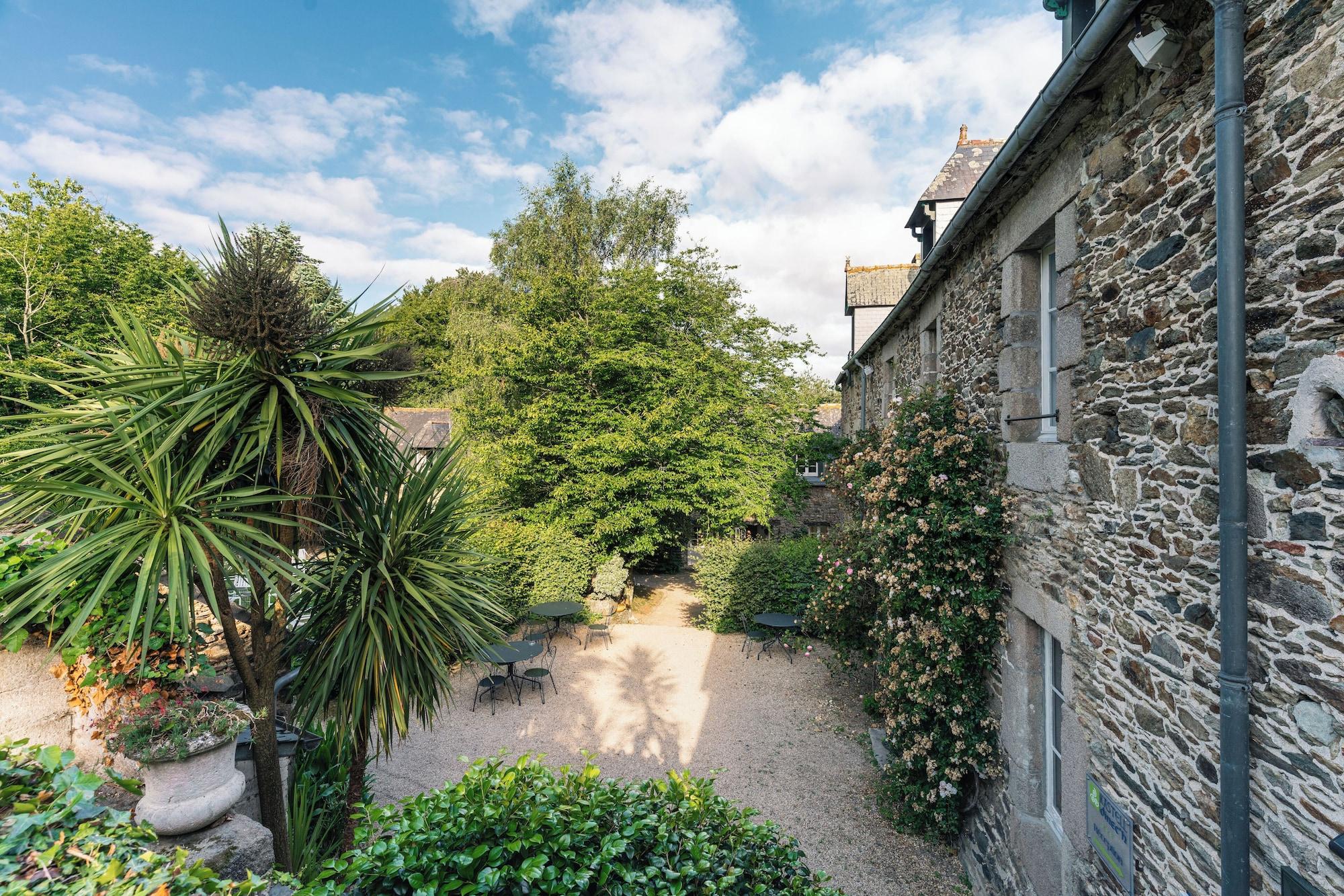 Vista Exterior Hotel Kastell Dinec'h