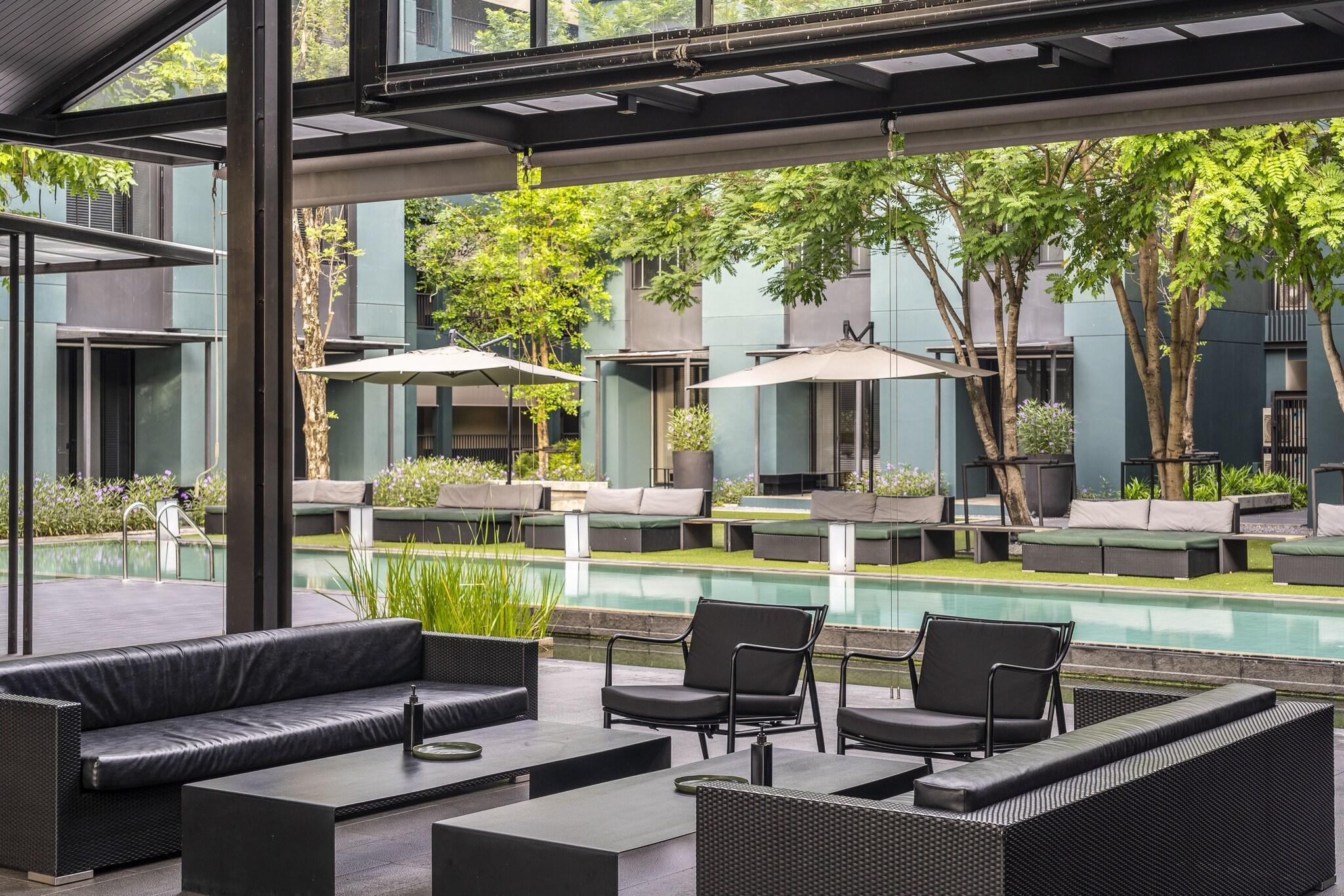 Vista Lobby Theatre Residence