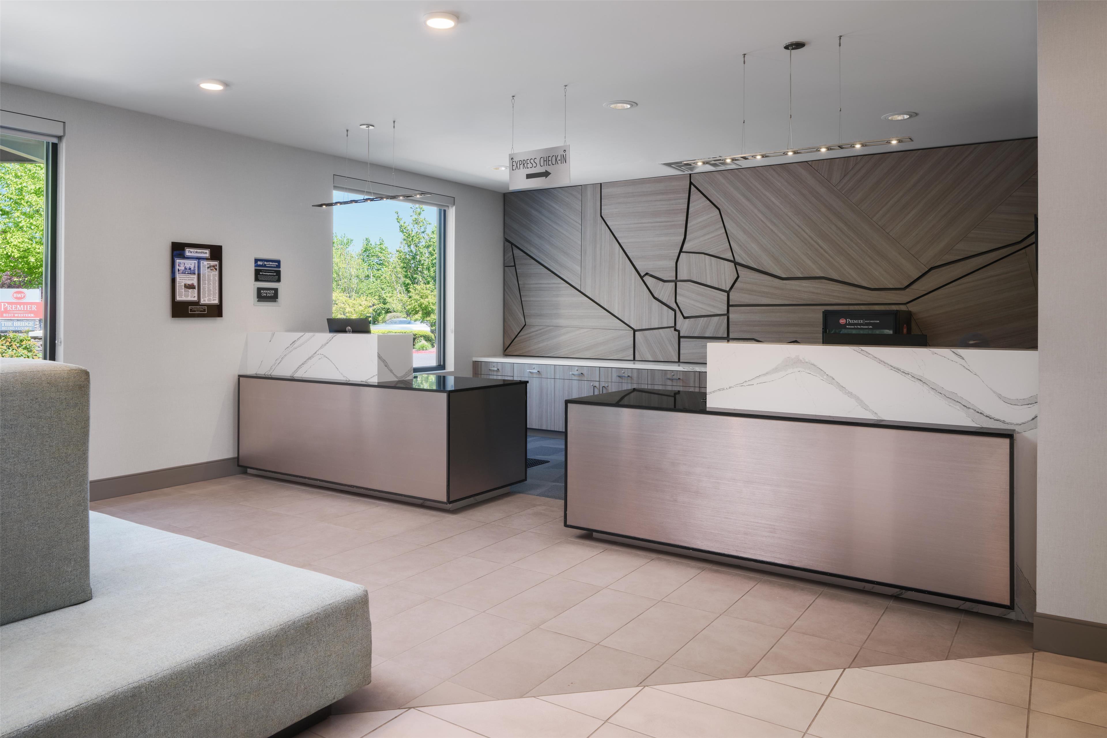 Vista Lobby Best Western Premier Hotel at Fisher's Landing