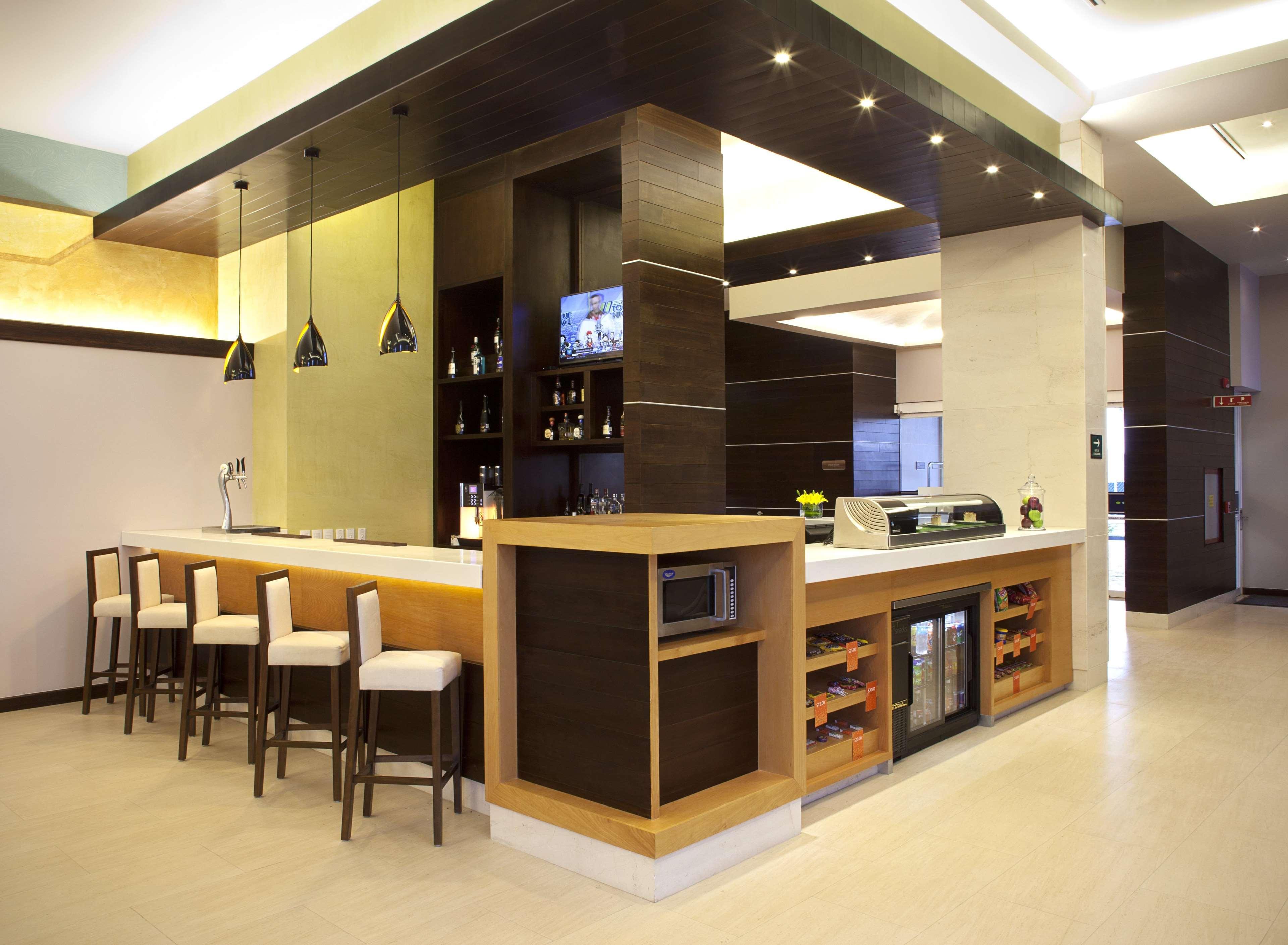 Bar/lounge Hampton Inn by Hilton Silao Aeropuerto
