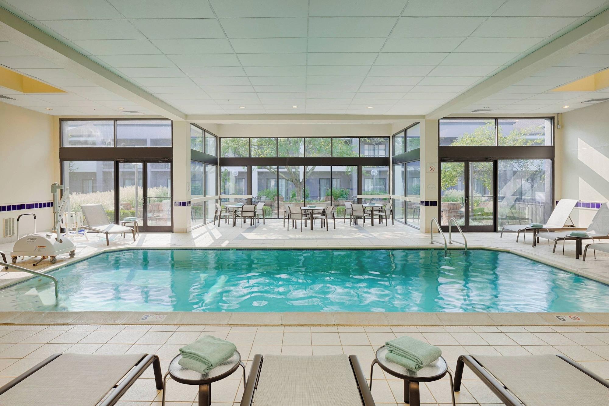 Vista Piscina Courtyard by Marriott Cincinnati Blue Ash