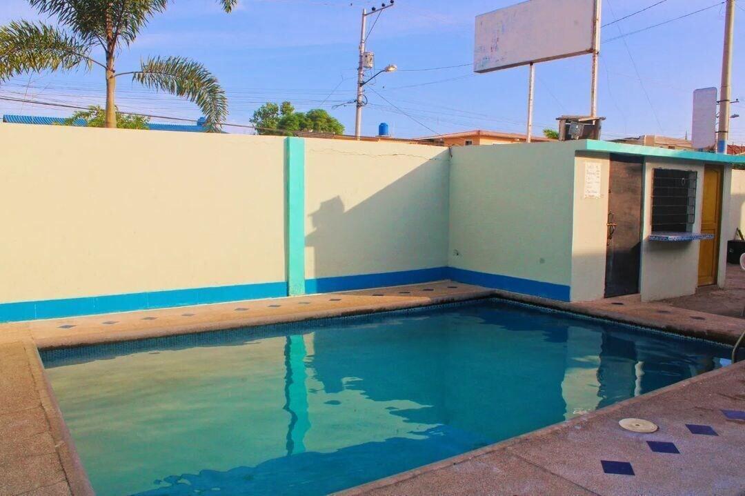 Vista Piscina Hotel Manhattan Salinas Ecuador