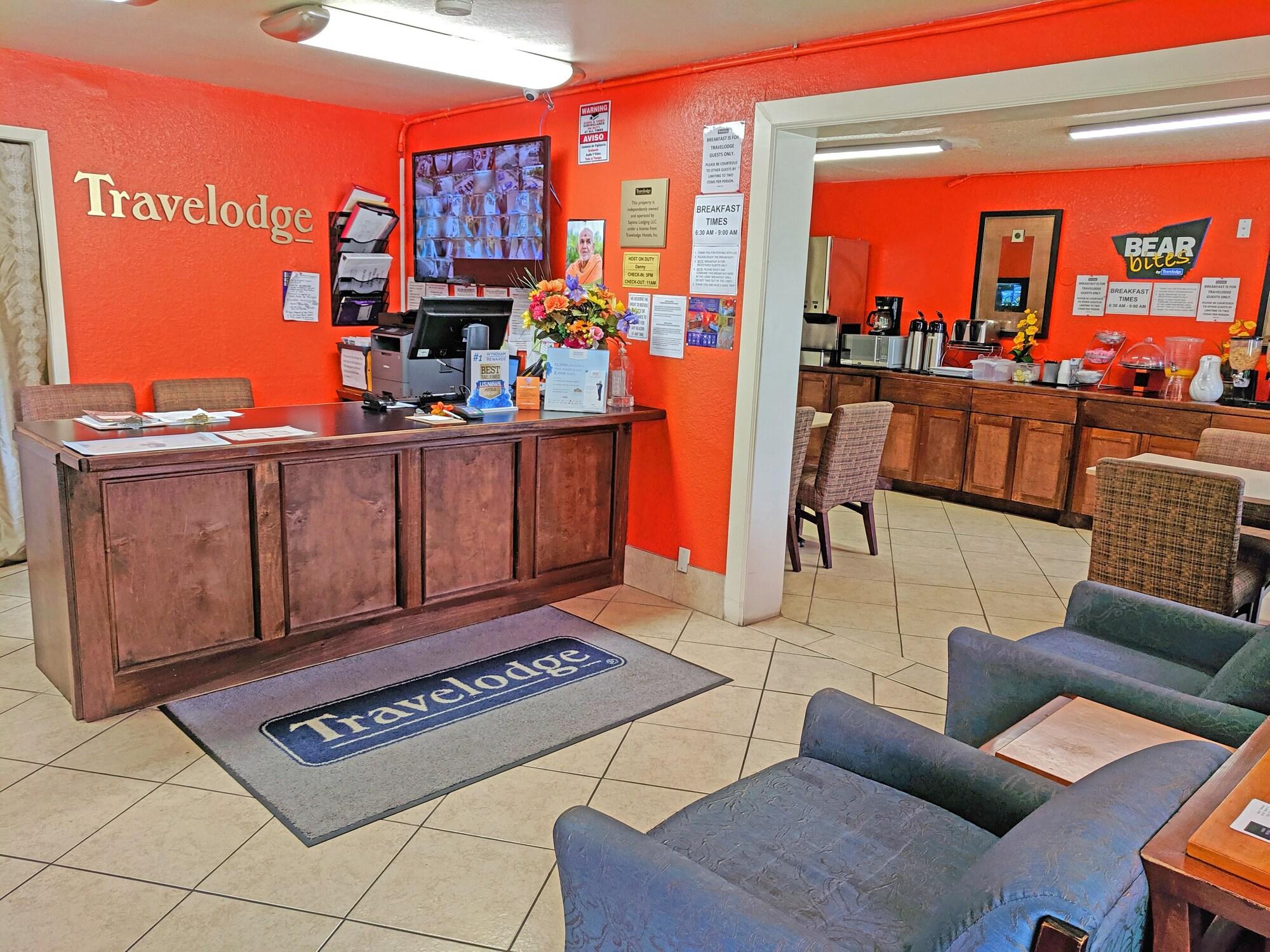 Vista Lobby Travelodge by Wyndham Houston Hobby Airport