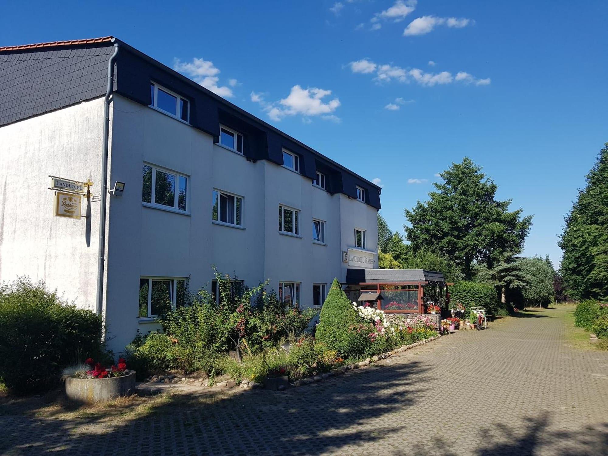 Vista Exterior A Beautiful Rural Farmhouse With Flexible Living Space And Great Views