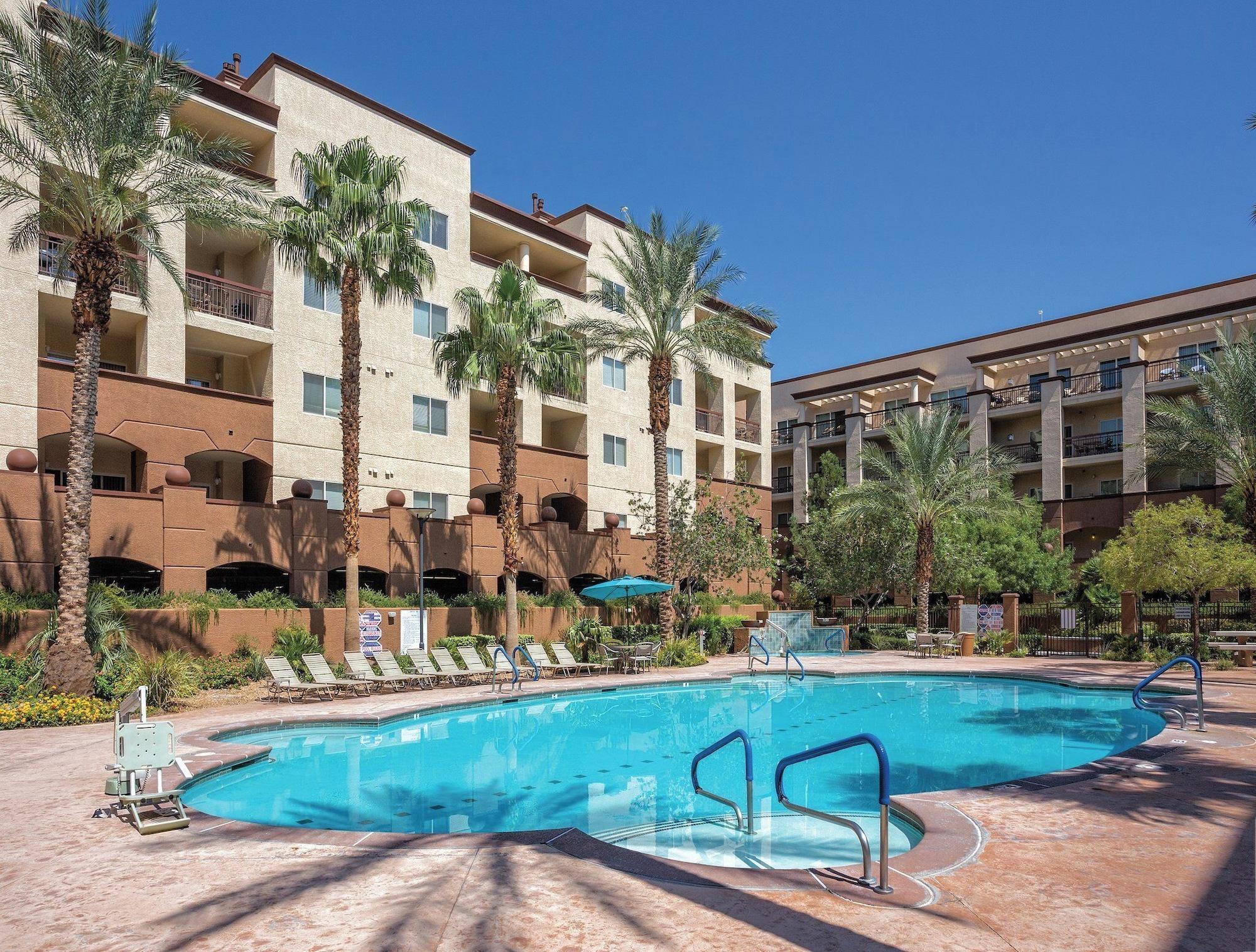 Vista Piscina Las Vegas Condos