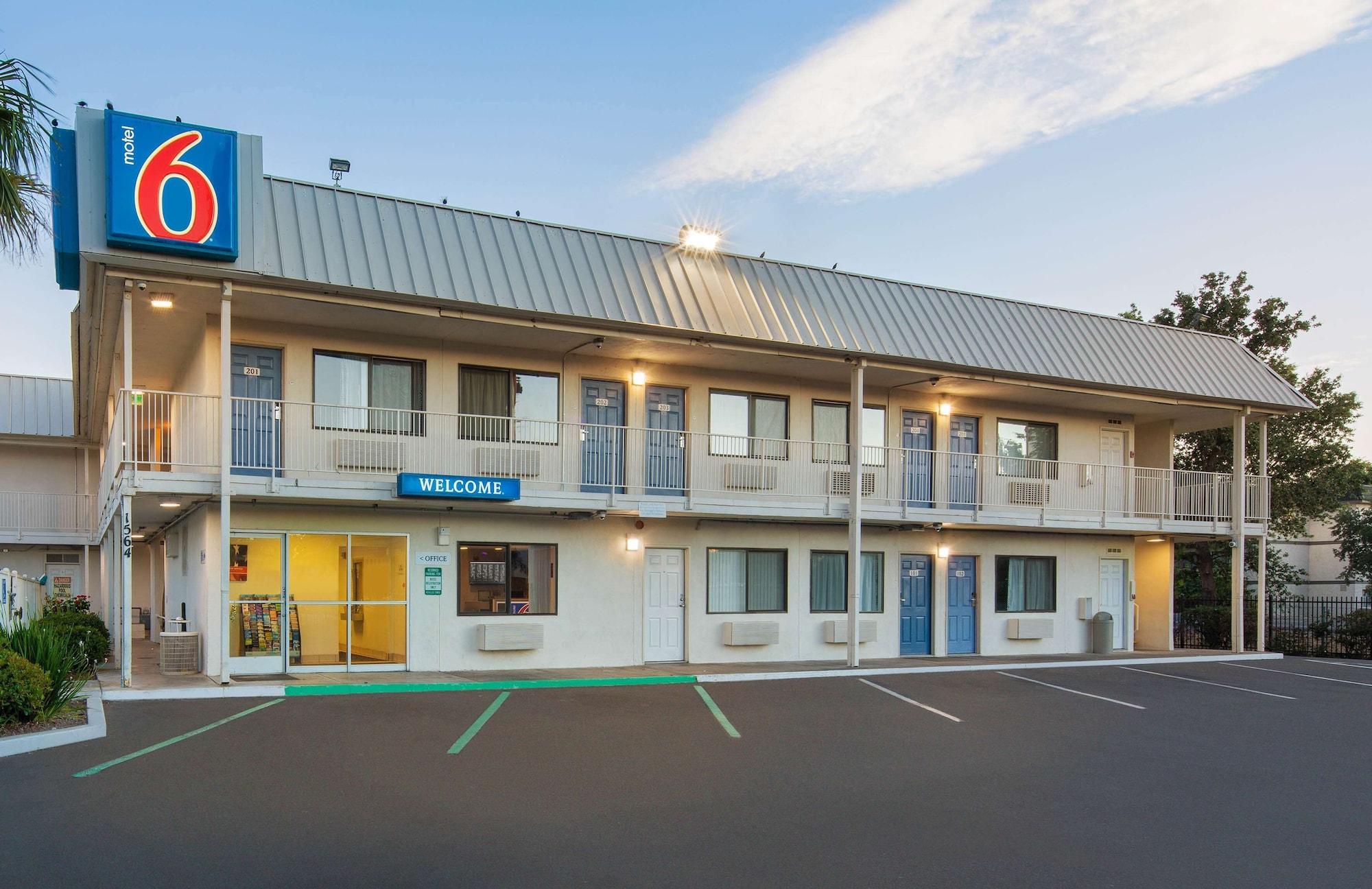 Varios Motel 6 Woodland, CA – Sacramento Airport