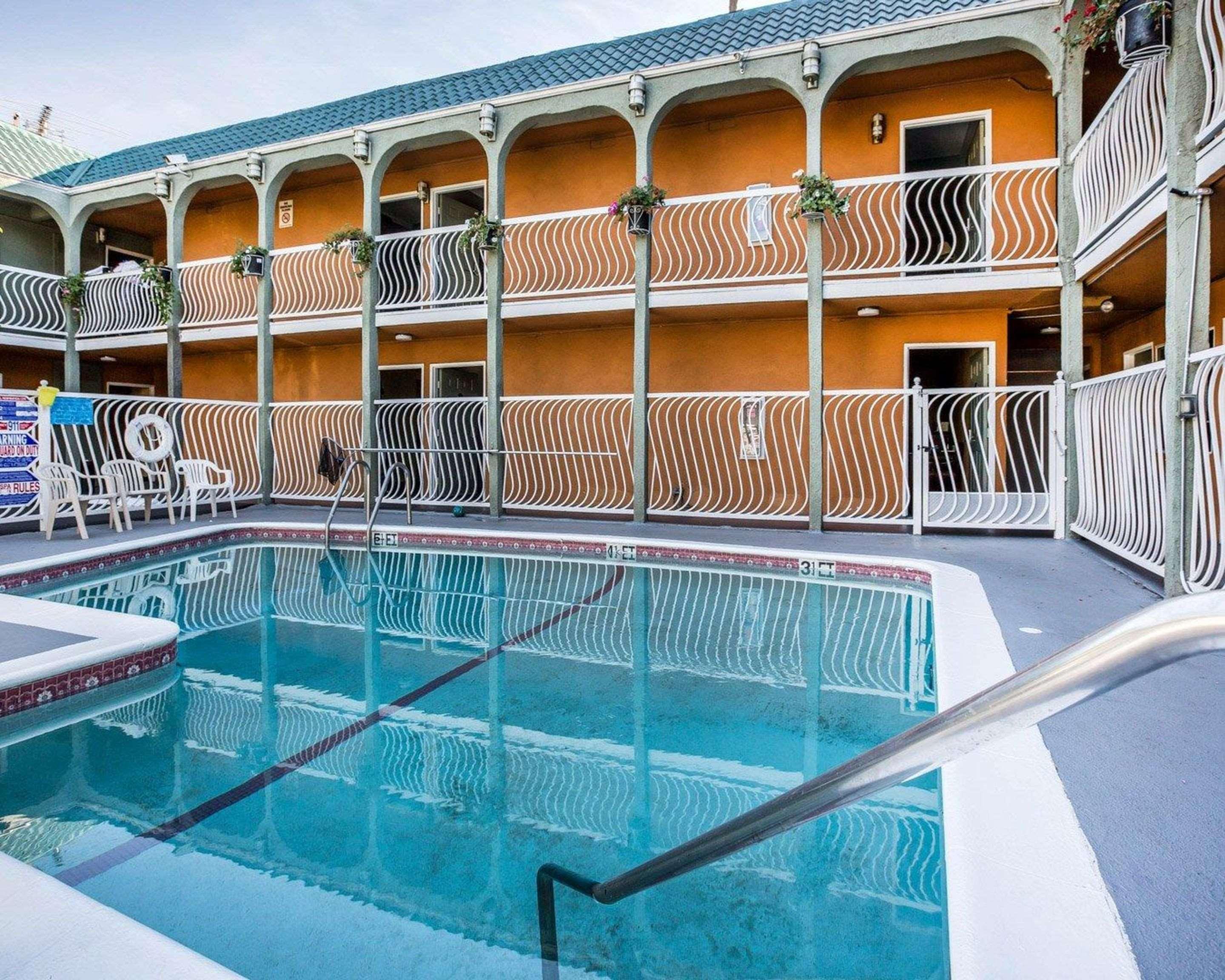 Vista Piscina Rodeway Inn Hollywood
