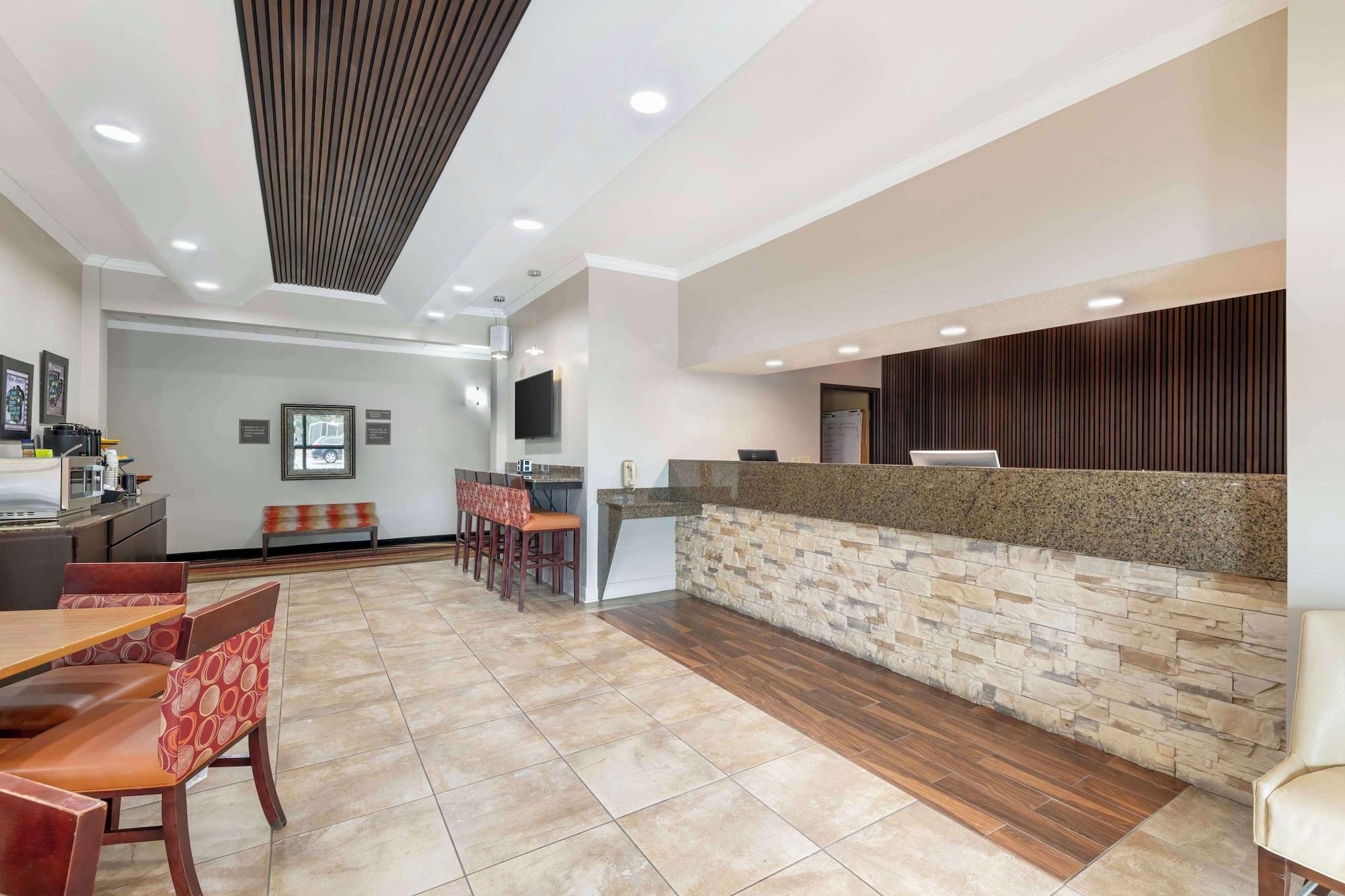 Vista Lobby Best Western Plus Albert Lea I-90/I-35 Hotel
