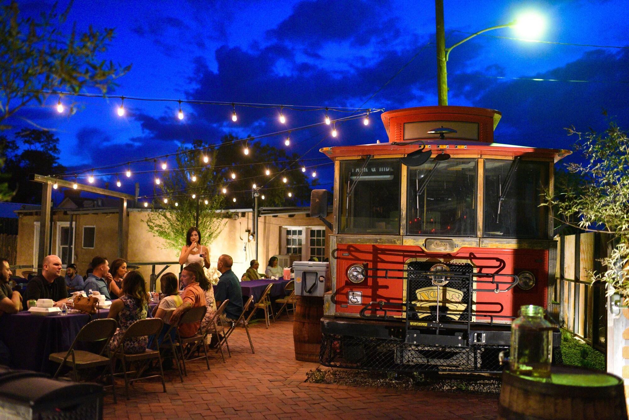 Instalaciones Recreativas Painted Lady Bed & Brew