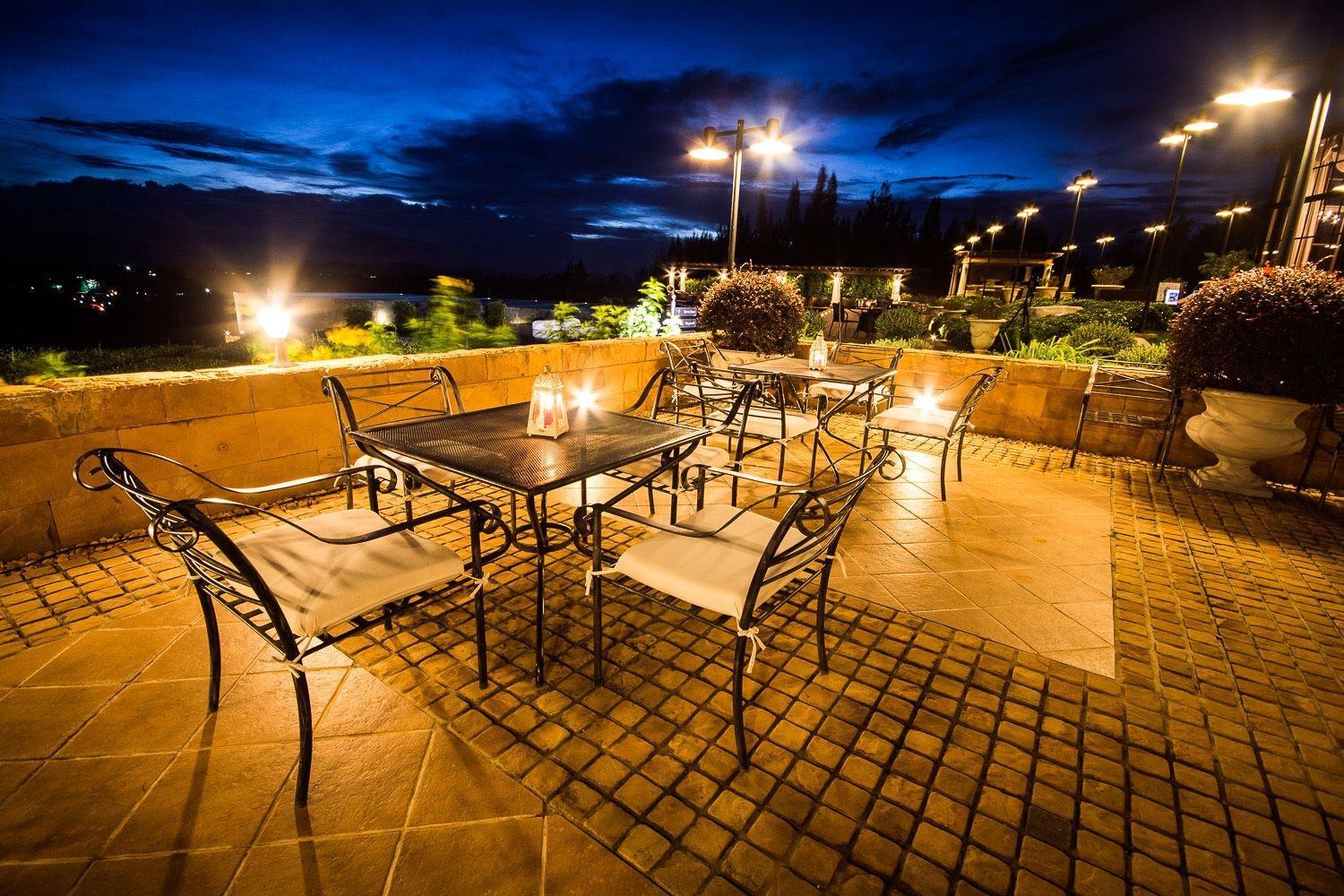Varios Town Square Suites by Toscana Valley