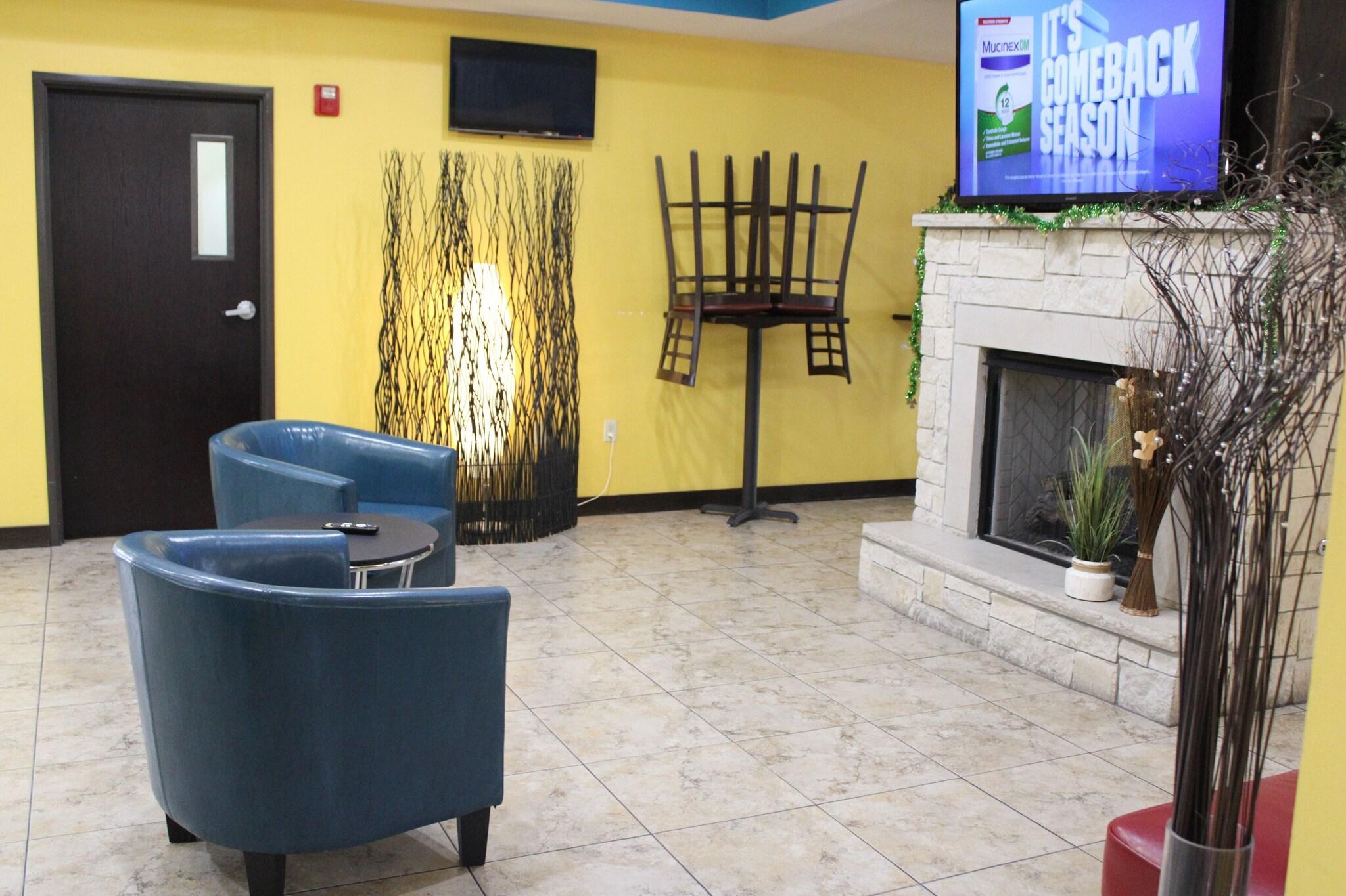 Vista Lobby Parkwood Inn & Suites