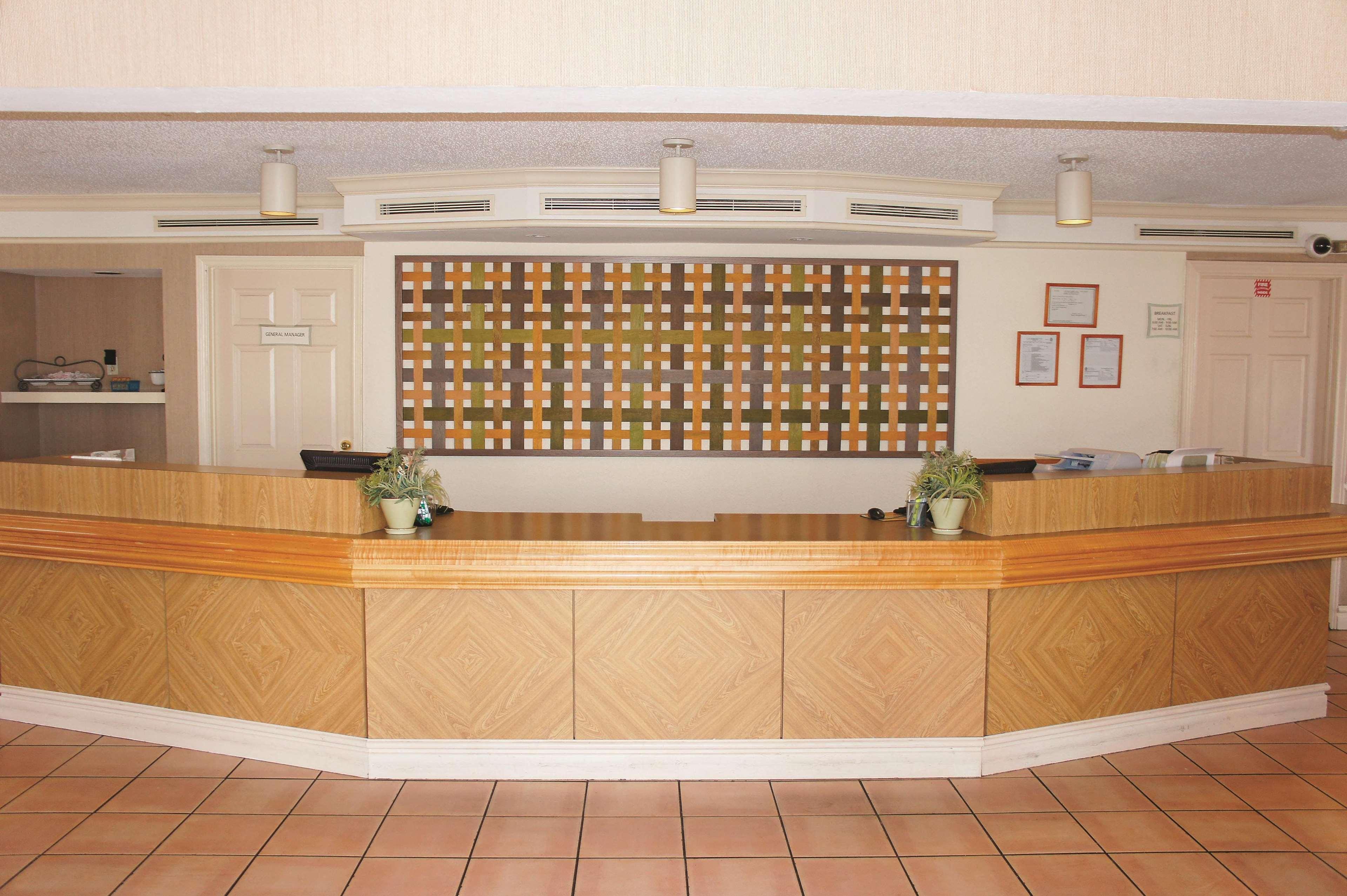 Vista Lobby Baymont by Wyndham San Antonio South Park