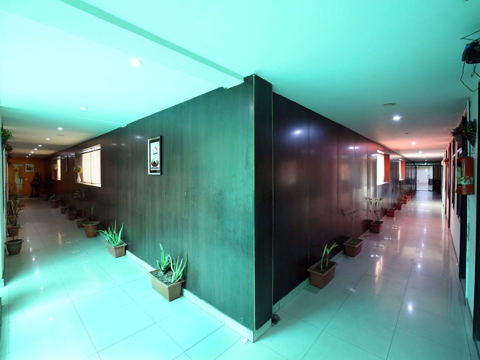 Varios OYO 1732 Hotel The days Inn