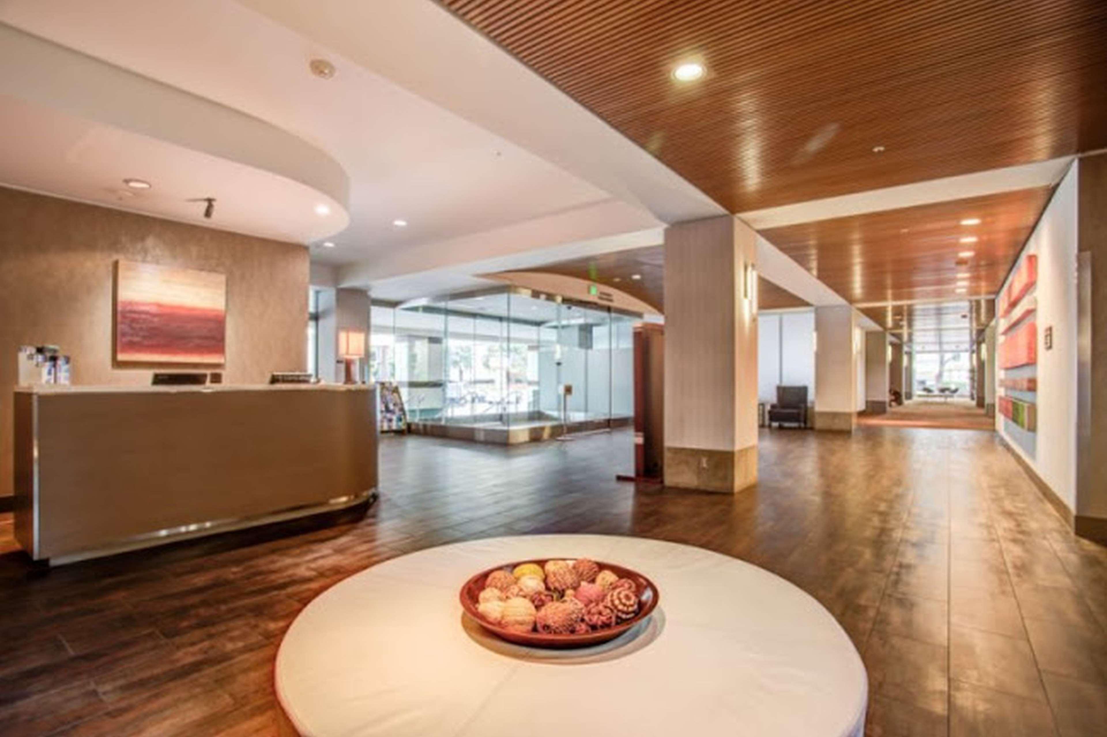 Vista Lobby Hilton San Jose