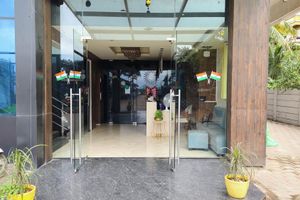 Alojamiento - Everest Inn Chakan