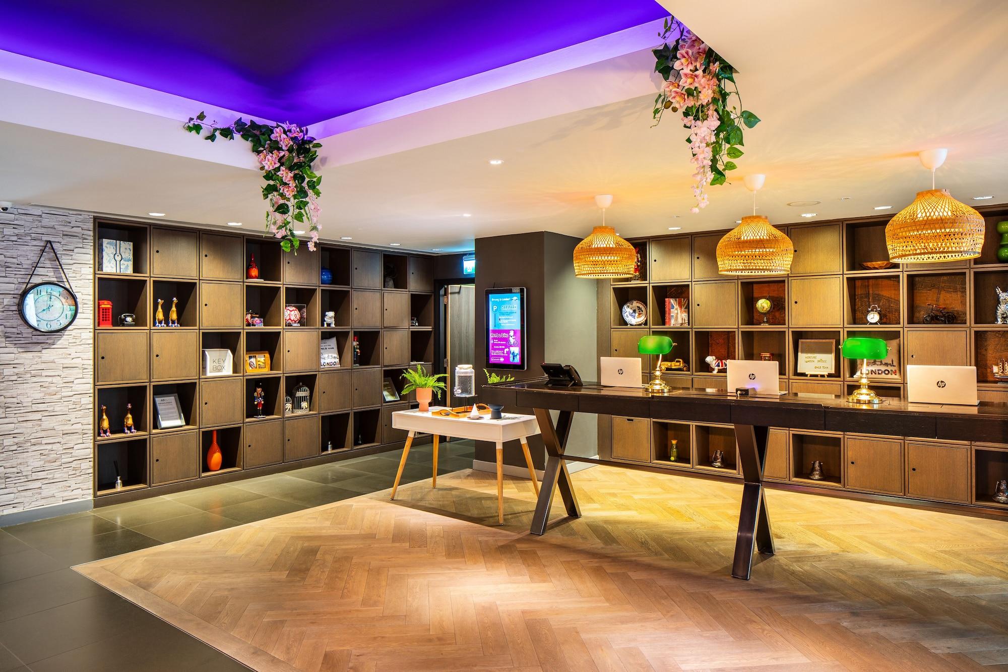 Vista Lobby Mercure London Bridge