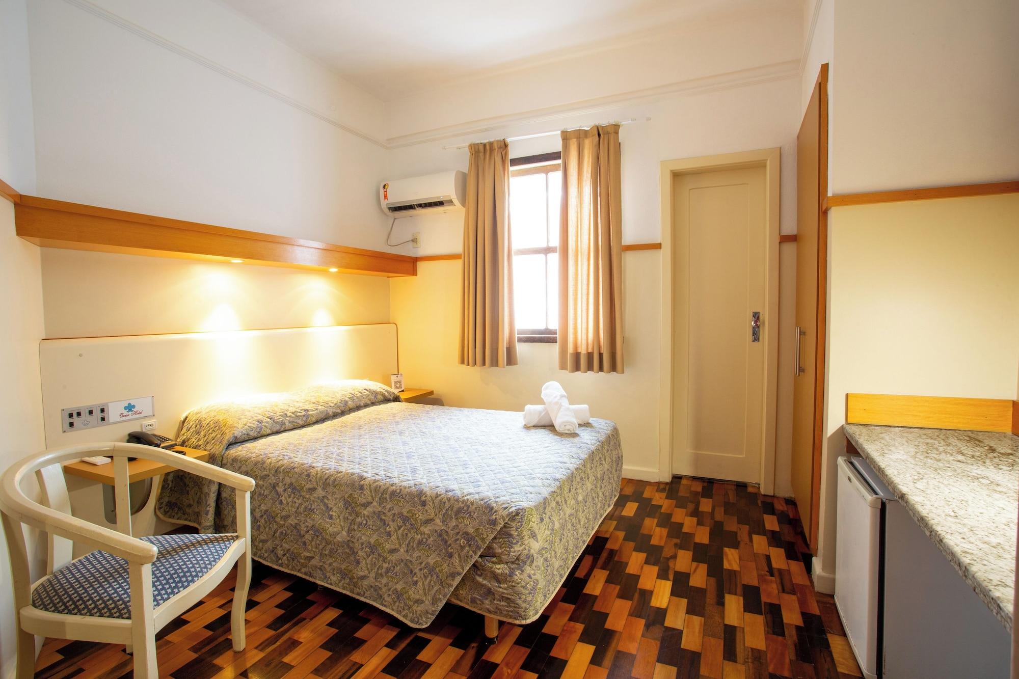 Varios Oscar Hotel