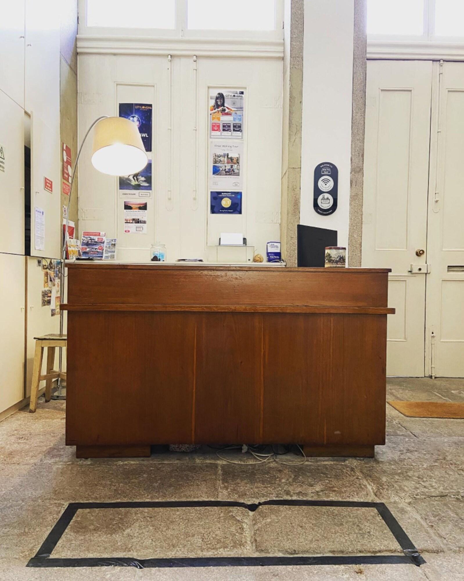 Vista Lobby Being Porto Hostel