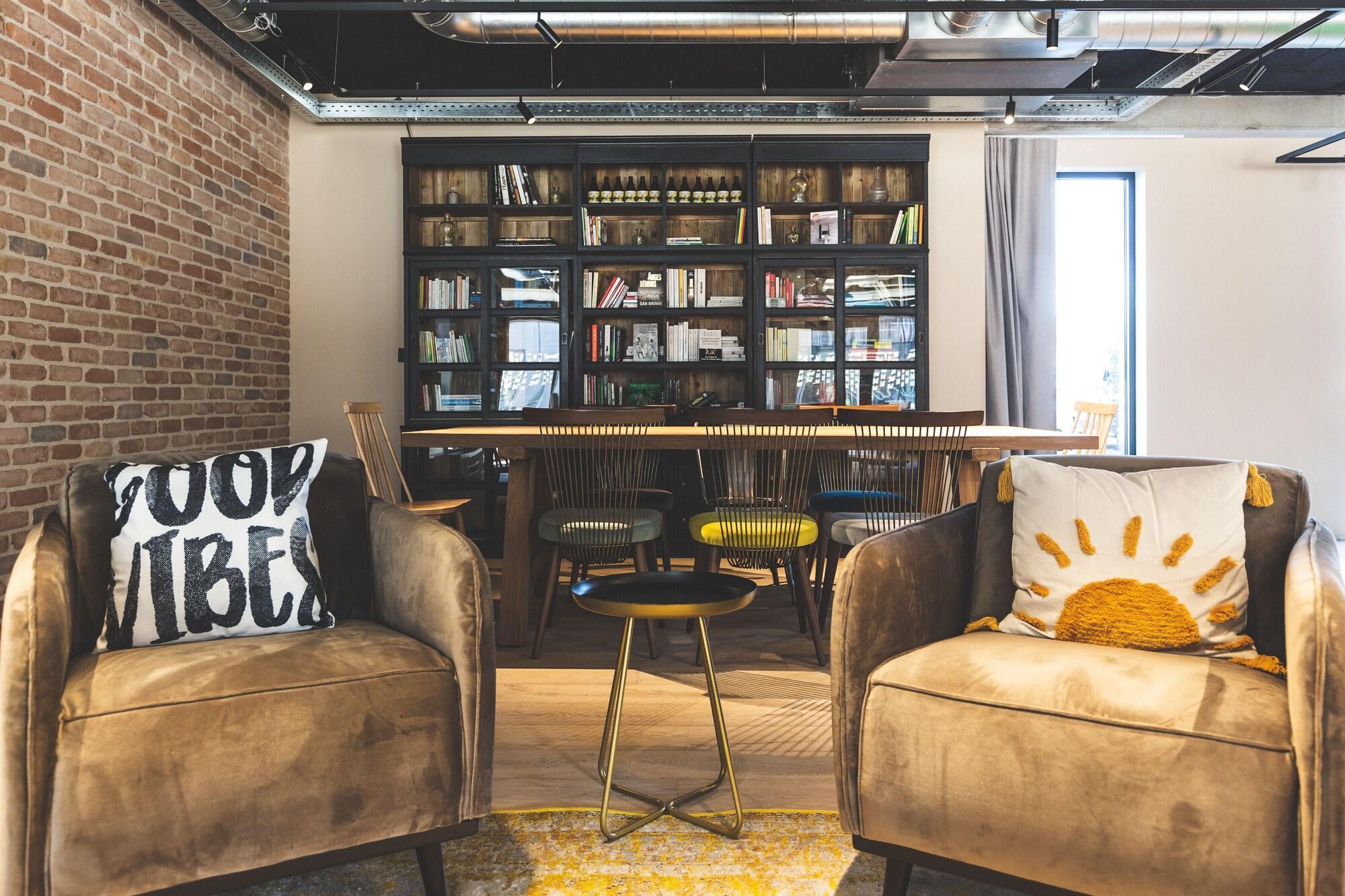 Restaurant Coloft By PurePlaces