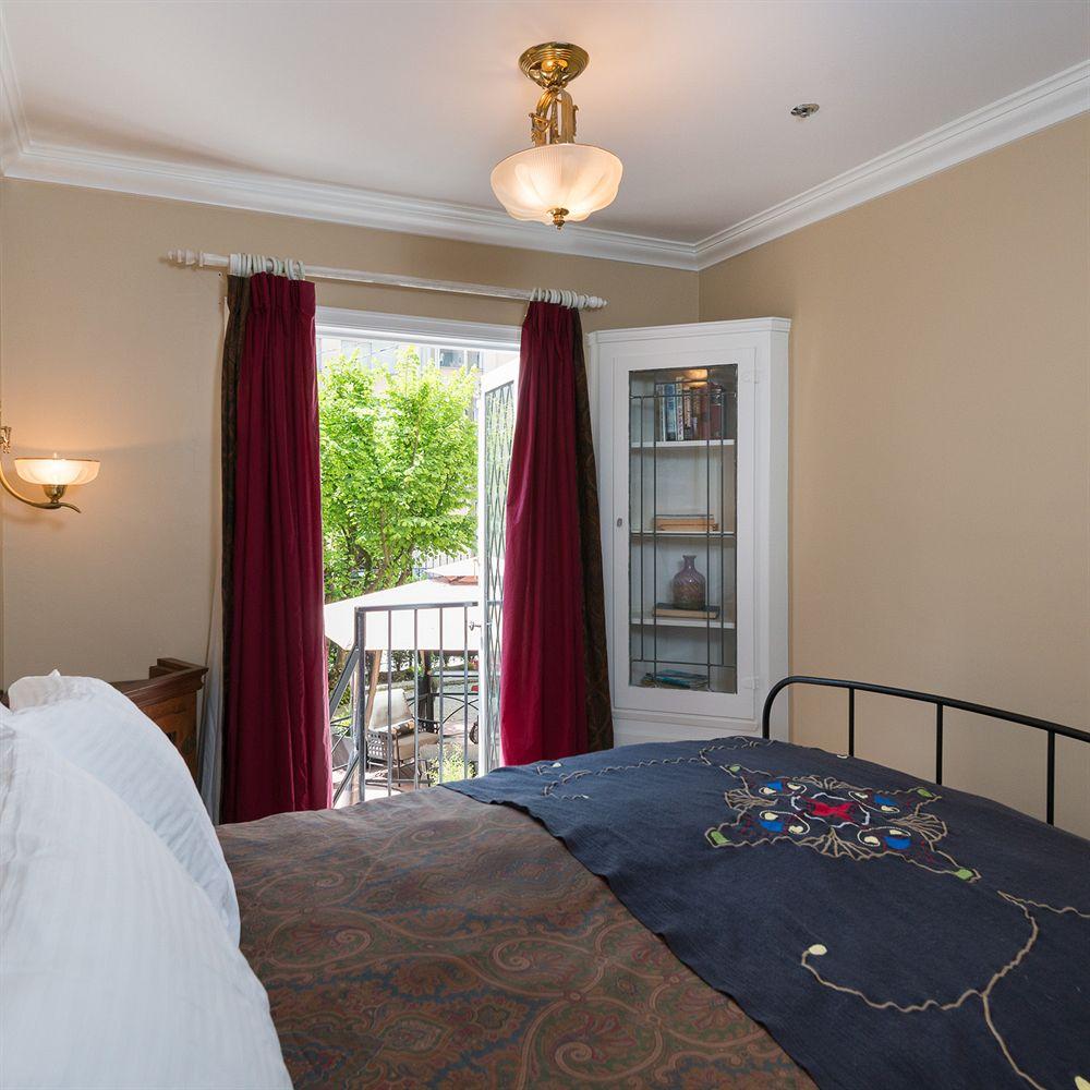 English Bay Inn by null