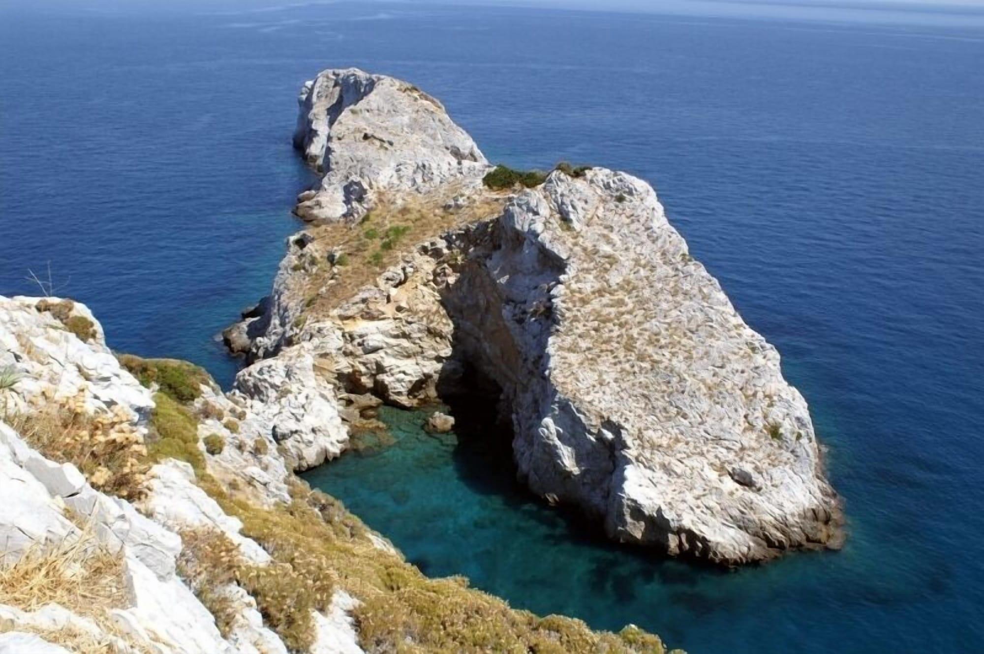 Vista Exterior Skiathos Club Hotel Suites