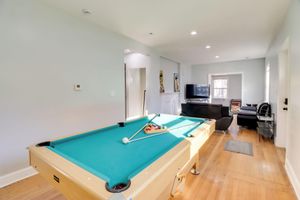 Alquiler Vacacional - 5 Mi to National Mall: DC Home w/ Pool Table