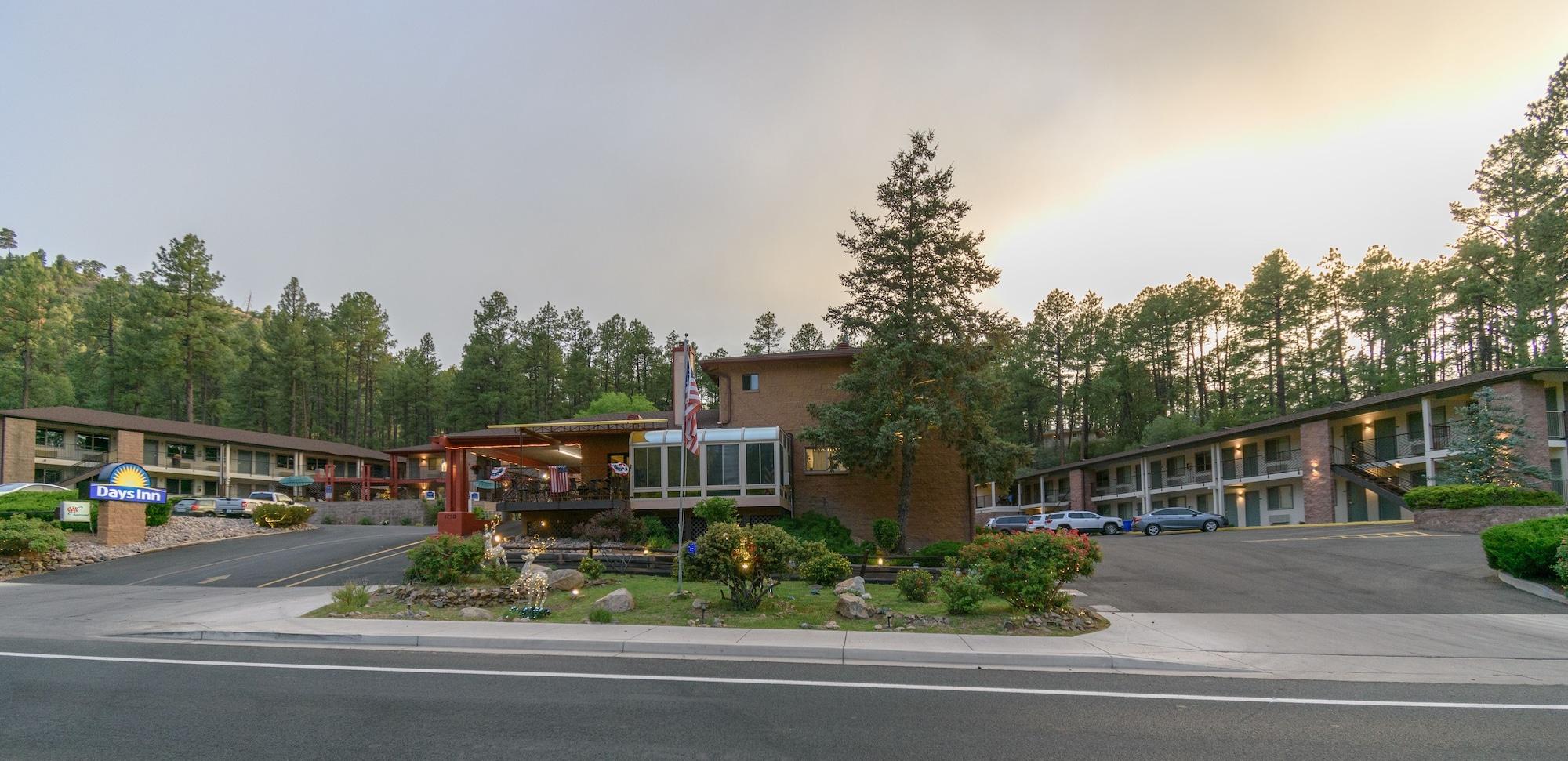 Vista Exterior Days Inn by Wyndham Prescott