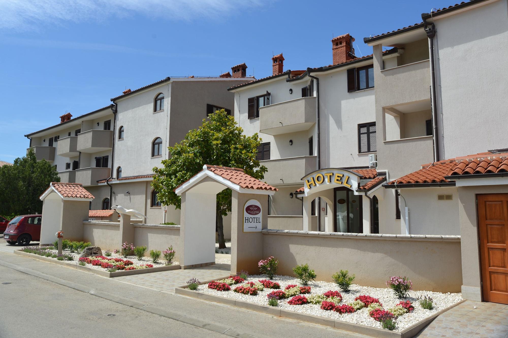 Vista Exterior Hotel Villa Letan