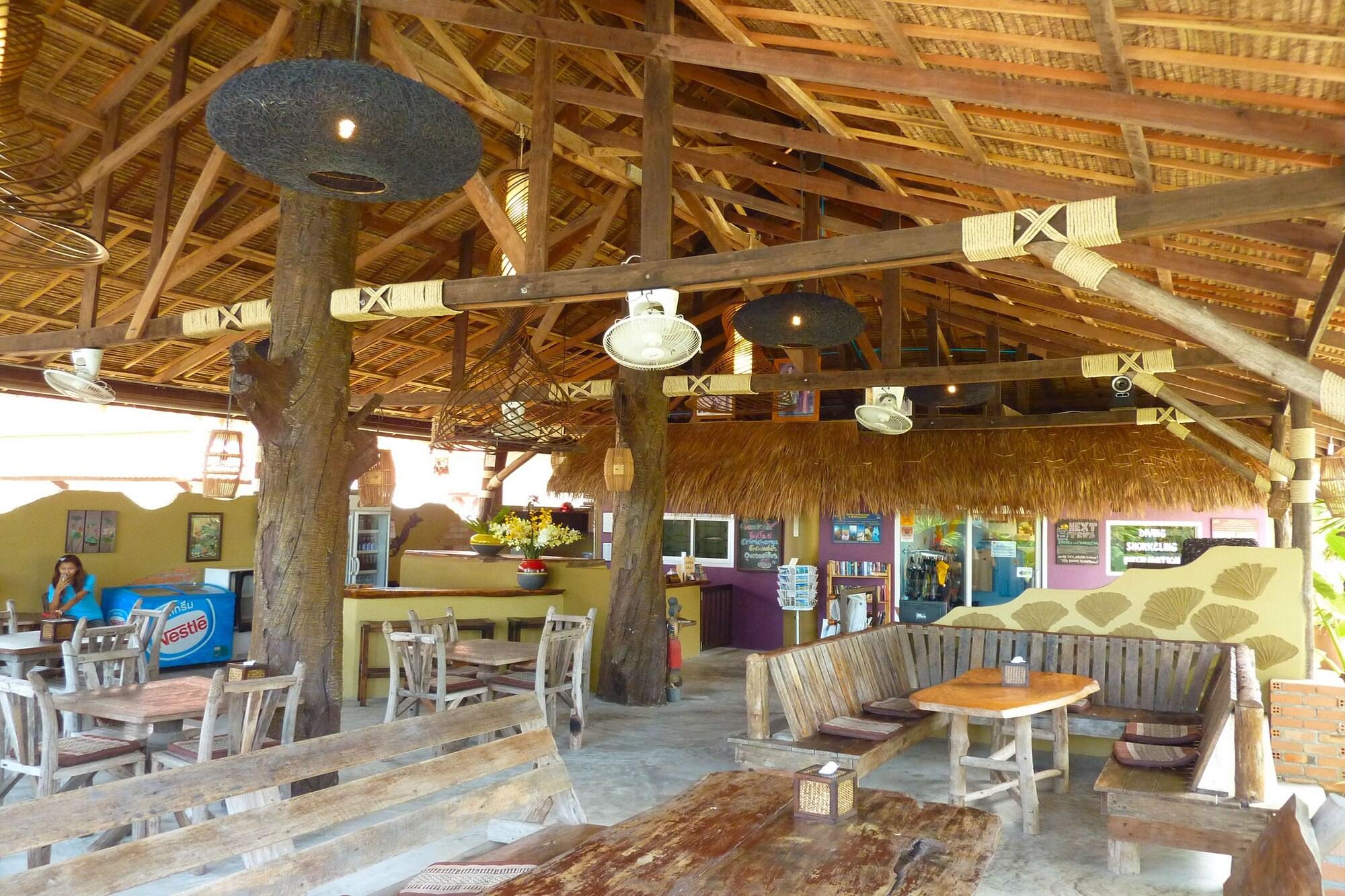 Vista Lobby Lanta Castaway Beach Resort