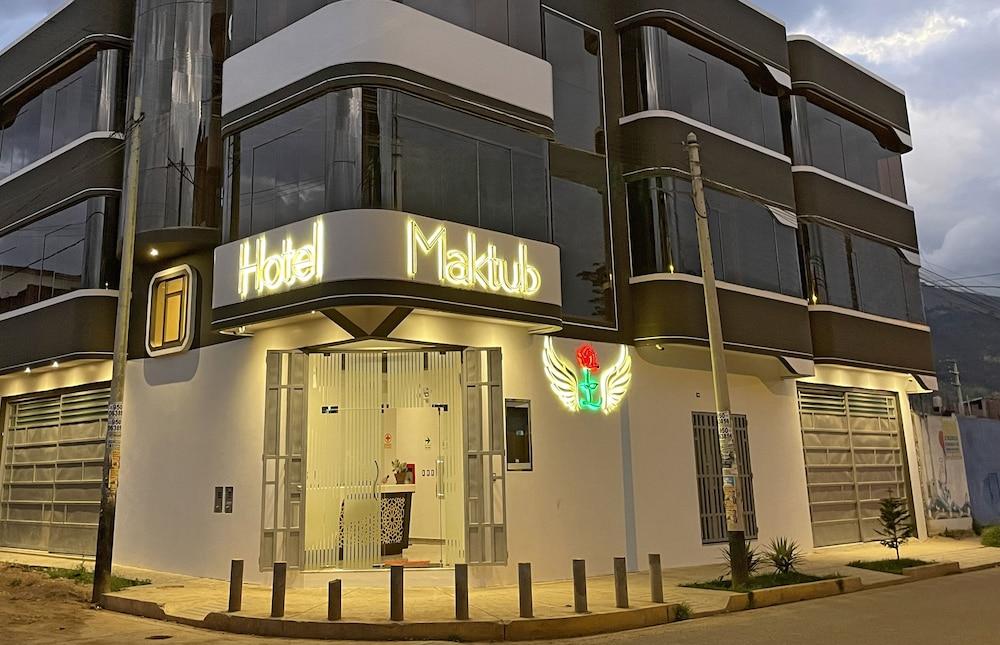 Varios Hotel Maktub