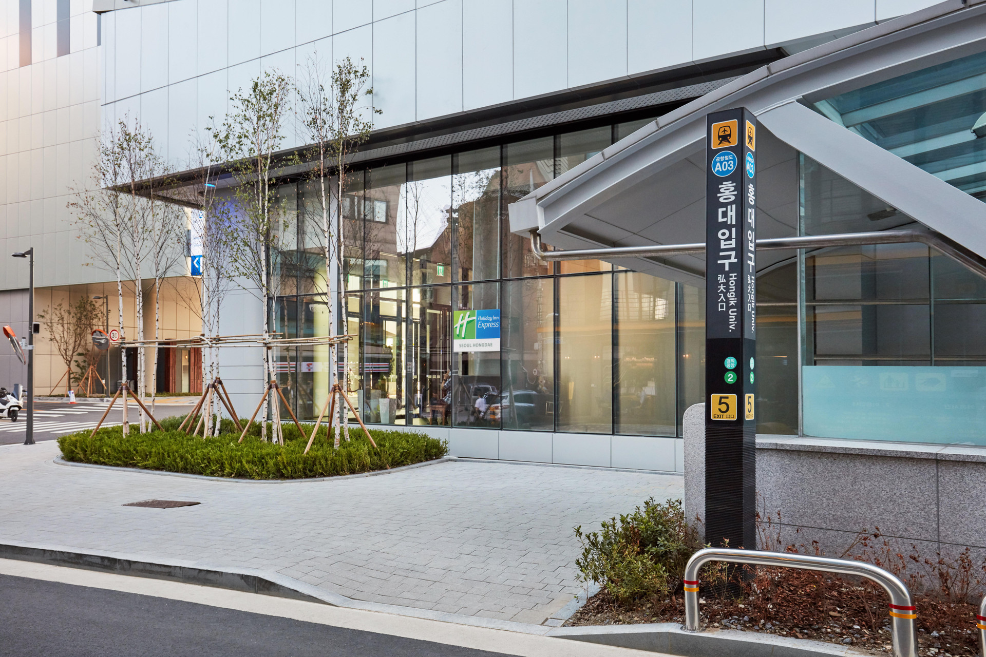 Vista Exterior Holiday Inn Express Hongdae Seoul