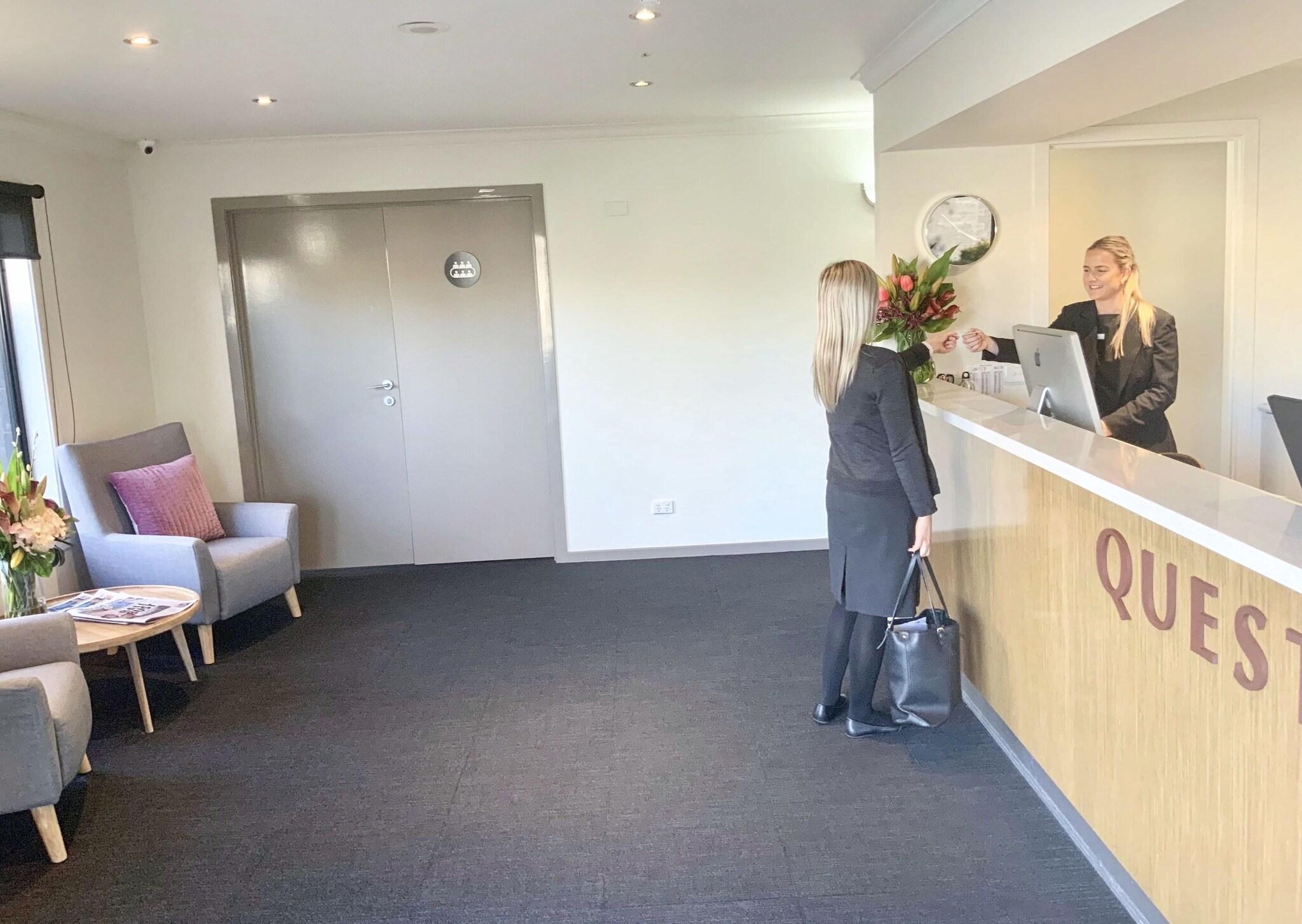 Vista Lobby Quest Sale