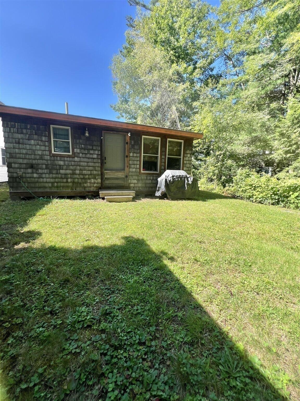 Vista Exterior Boomfish Limit 5 2 Bedroom Cottage by RedAwning