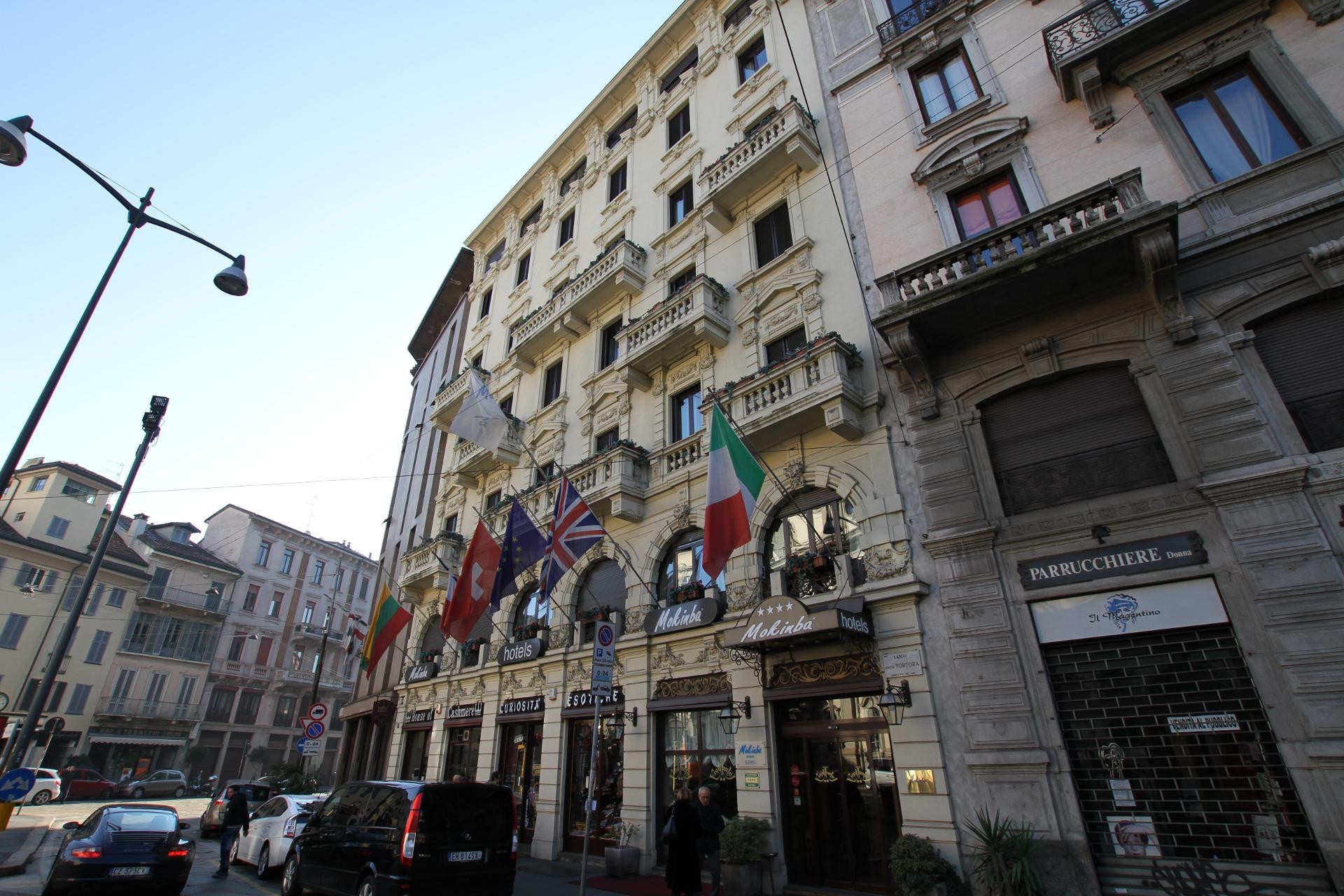 Varios Mokinba Hotels King