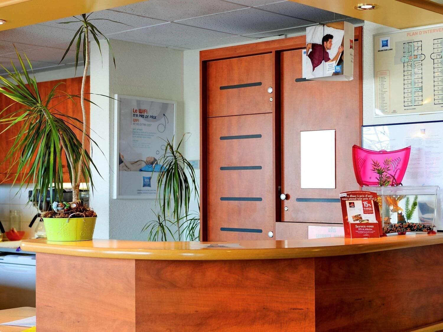 Vista Lobby ibis budget Orléans Ouest Meung Sur Loire