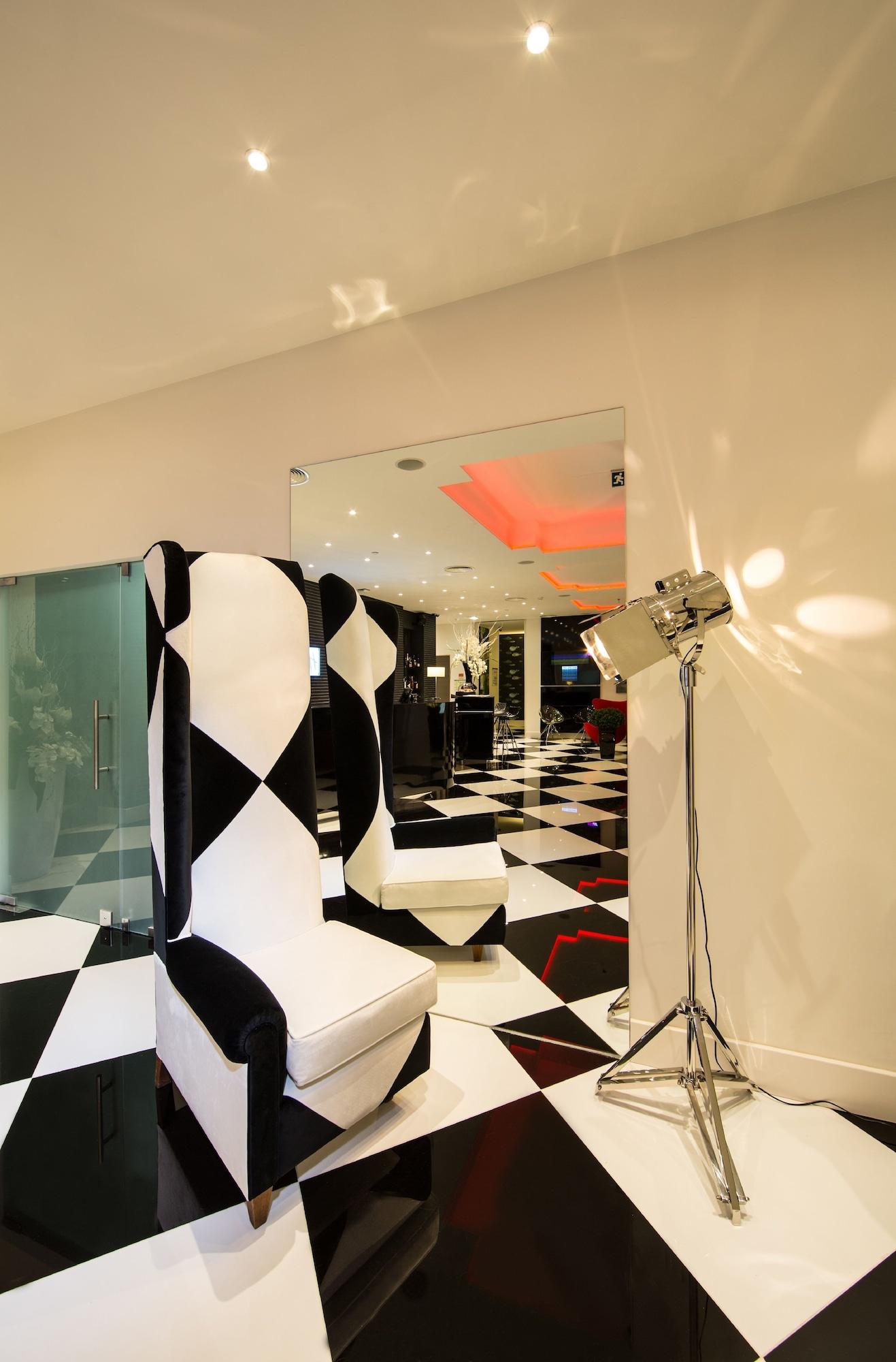 Vista Exterior Holiday Inn Express Lisbon, Av. Liberdade by IHG
