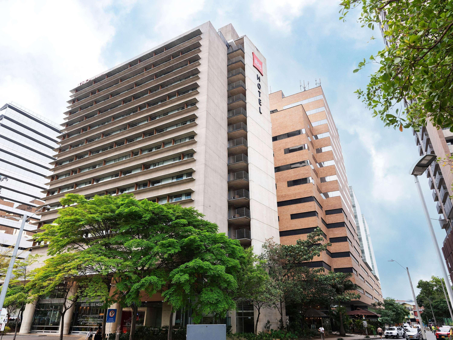 Vista Exterior ibis Medellin