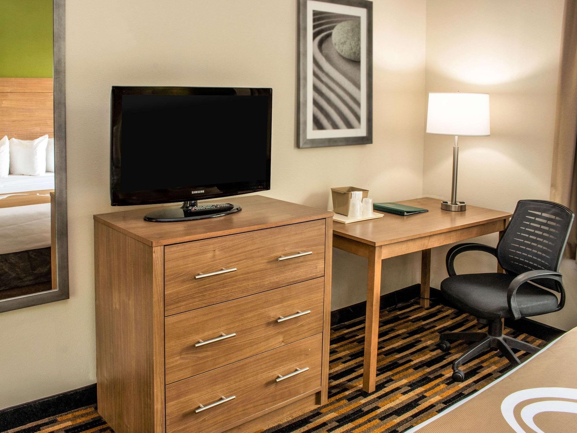 Habitación Quality Suites Lake Wright - Norfolk Airport