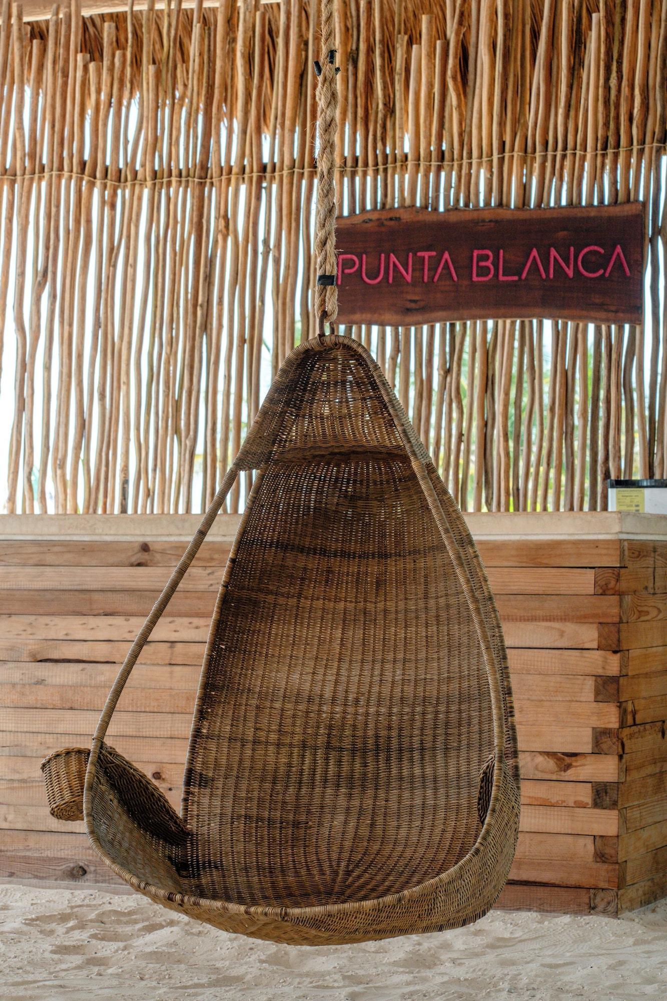 Vista Lobby Punta Blanca Beach House