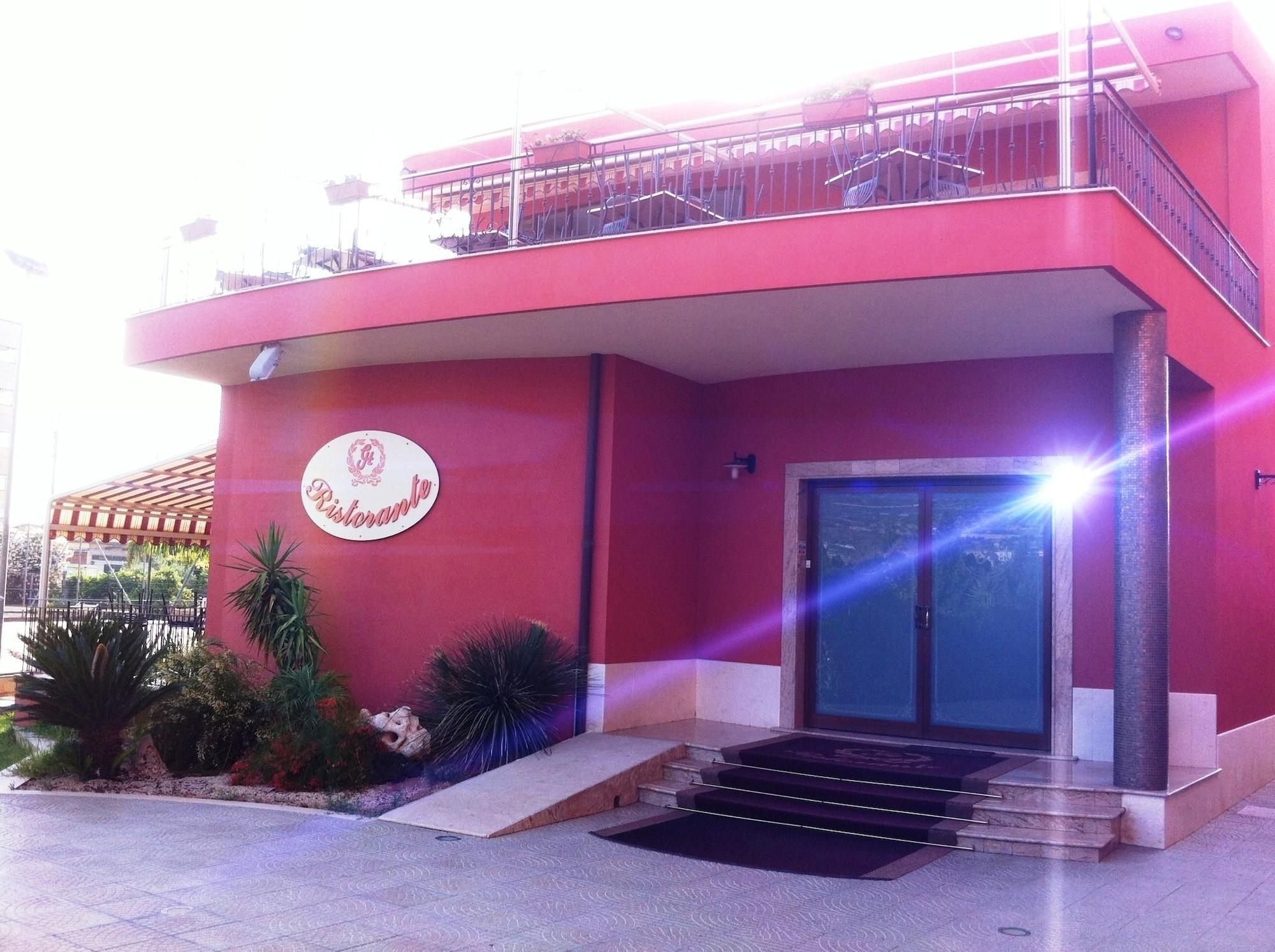 Vista Exterior Cordial Hotel