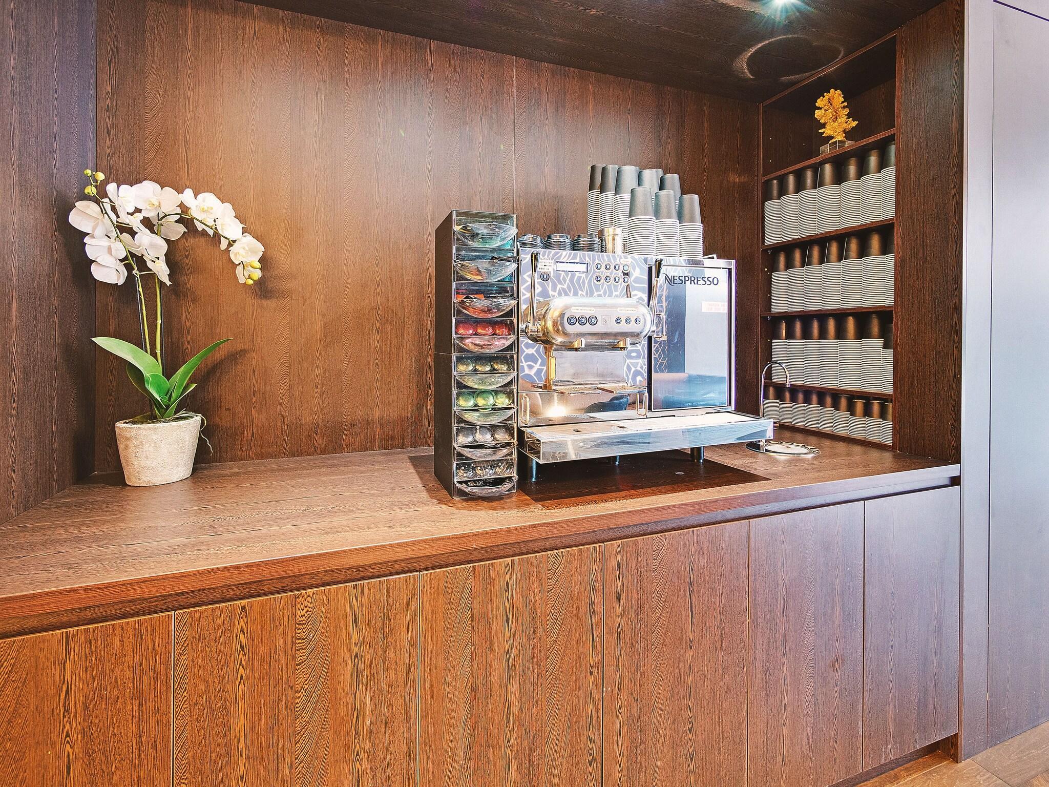 Bar/Salón 28 Hotel