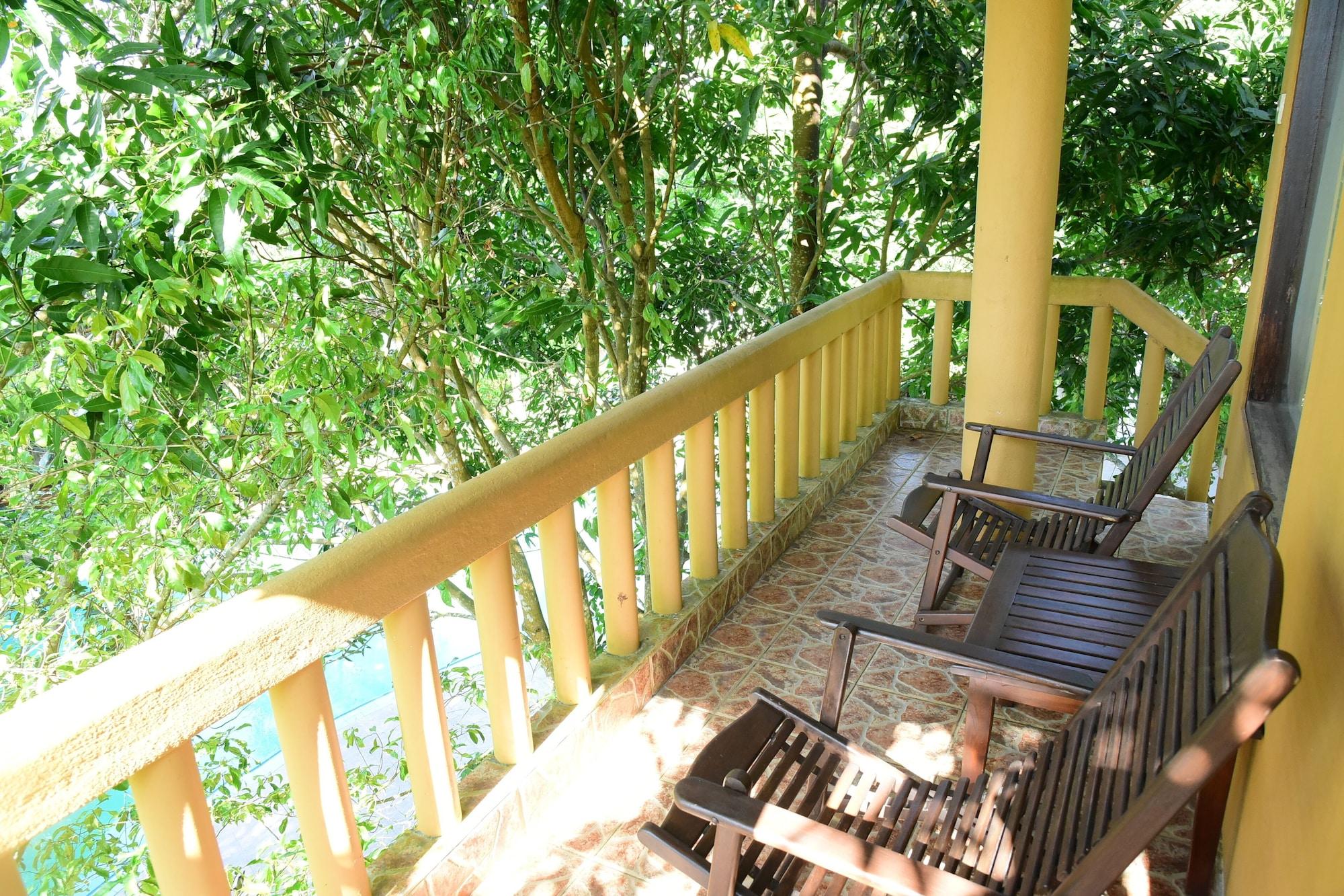 Vista Exterior Shiny Lakeside Resort