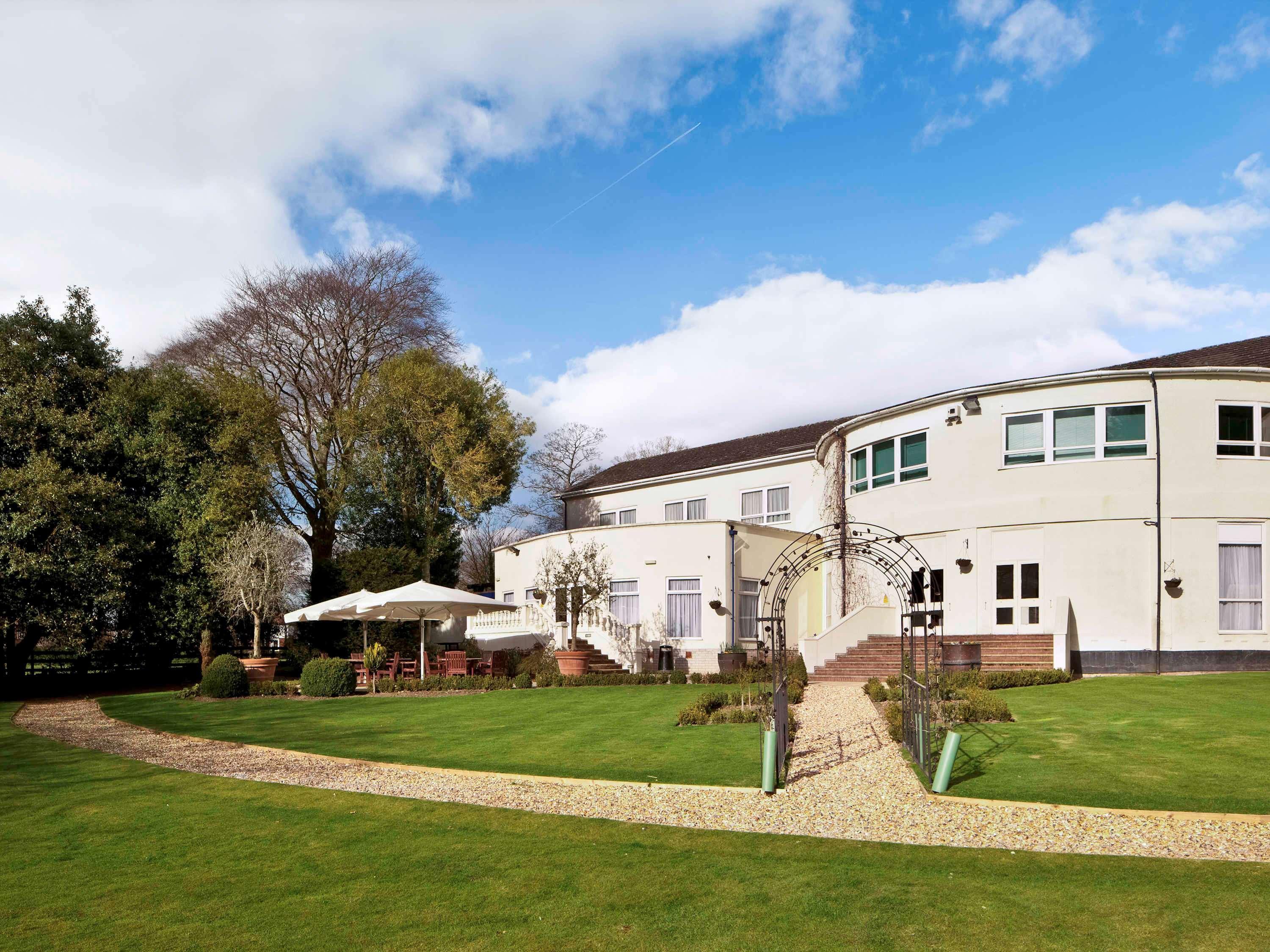 Vista Exterior Mercure Chester Abbots Well Hotel