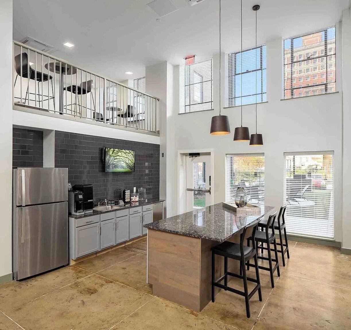 Bar/Salón Birmingham Business District Apartments by Landing