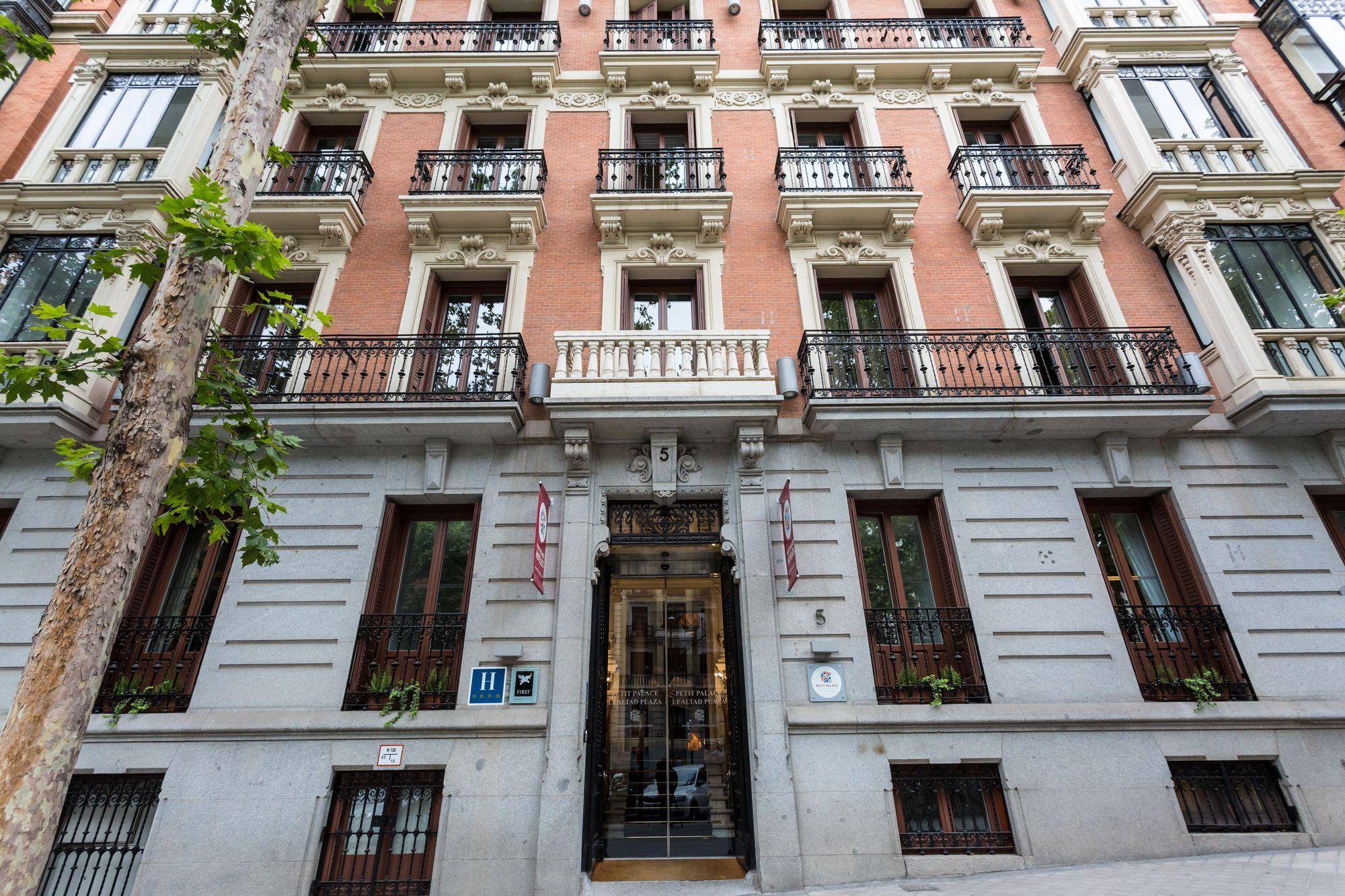 Vista Exterior Petit Palace Lealtad Plaza