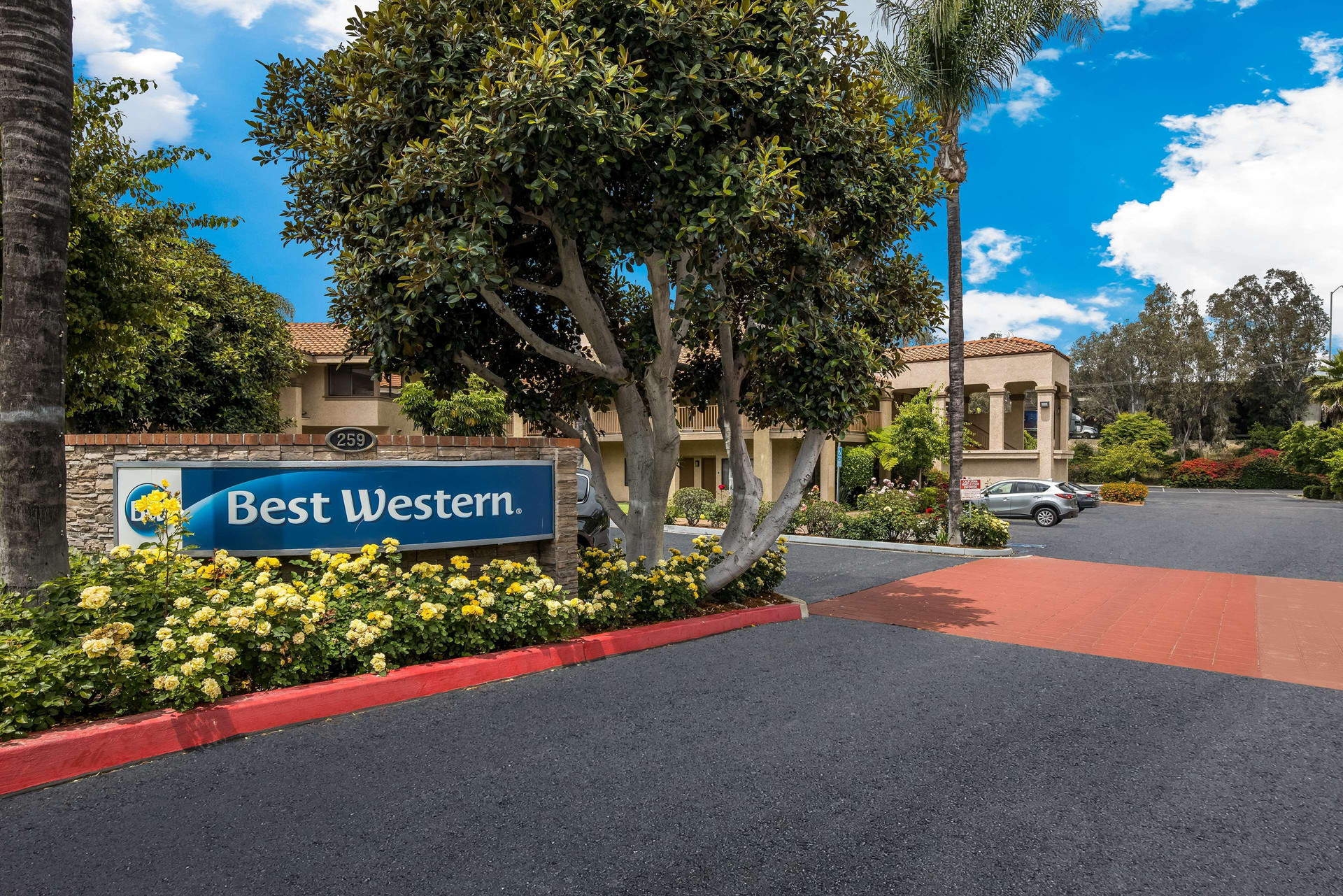 Vista Exterior Best Western Diamond Bar Hotel & Suites