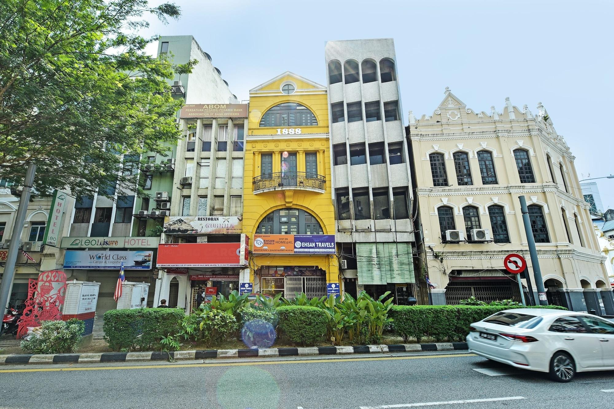 Varios SPOT ON 90850 Ehsan Travels Home  Kl
