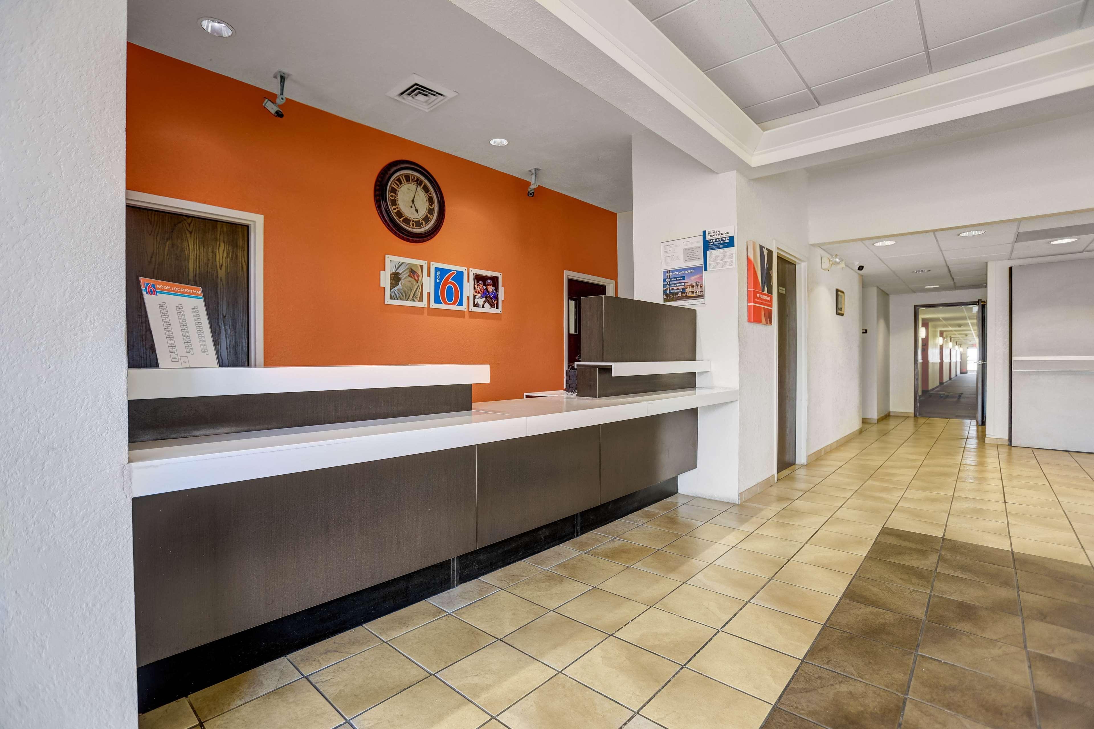 Vista Lobby Motel 6 Benson