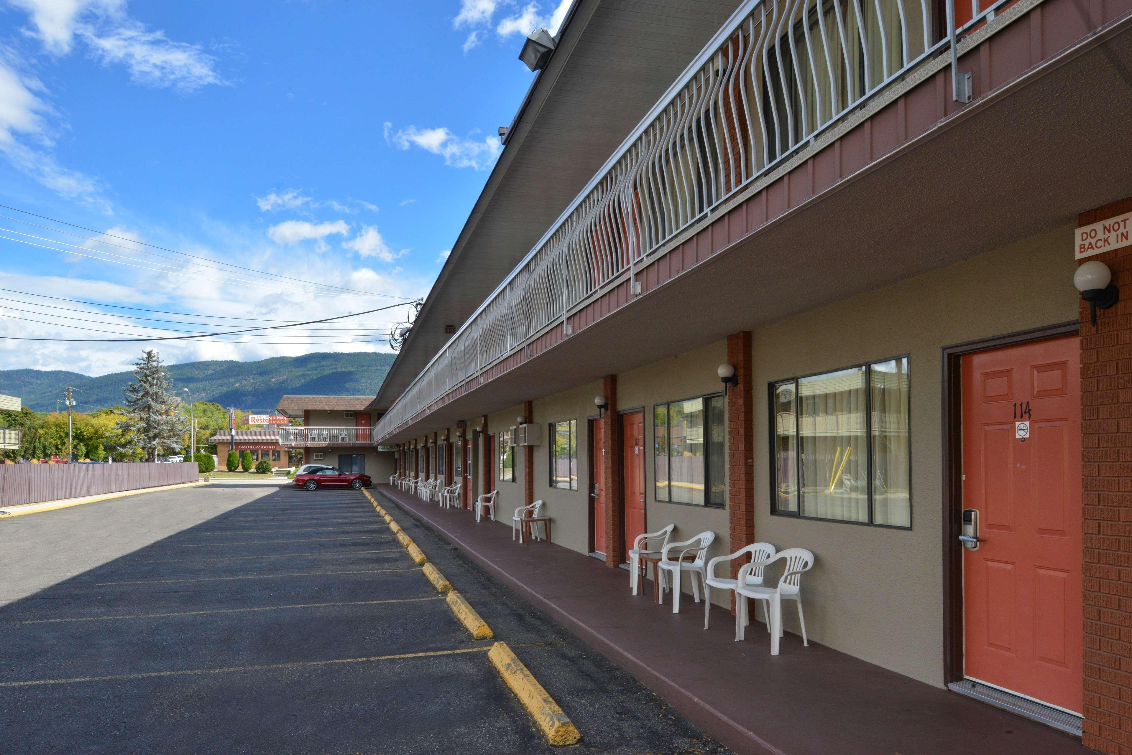 Vista Exterior Canadas Best Value Inn & Suites Vernon
