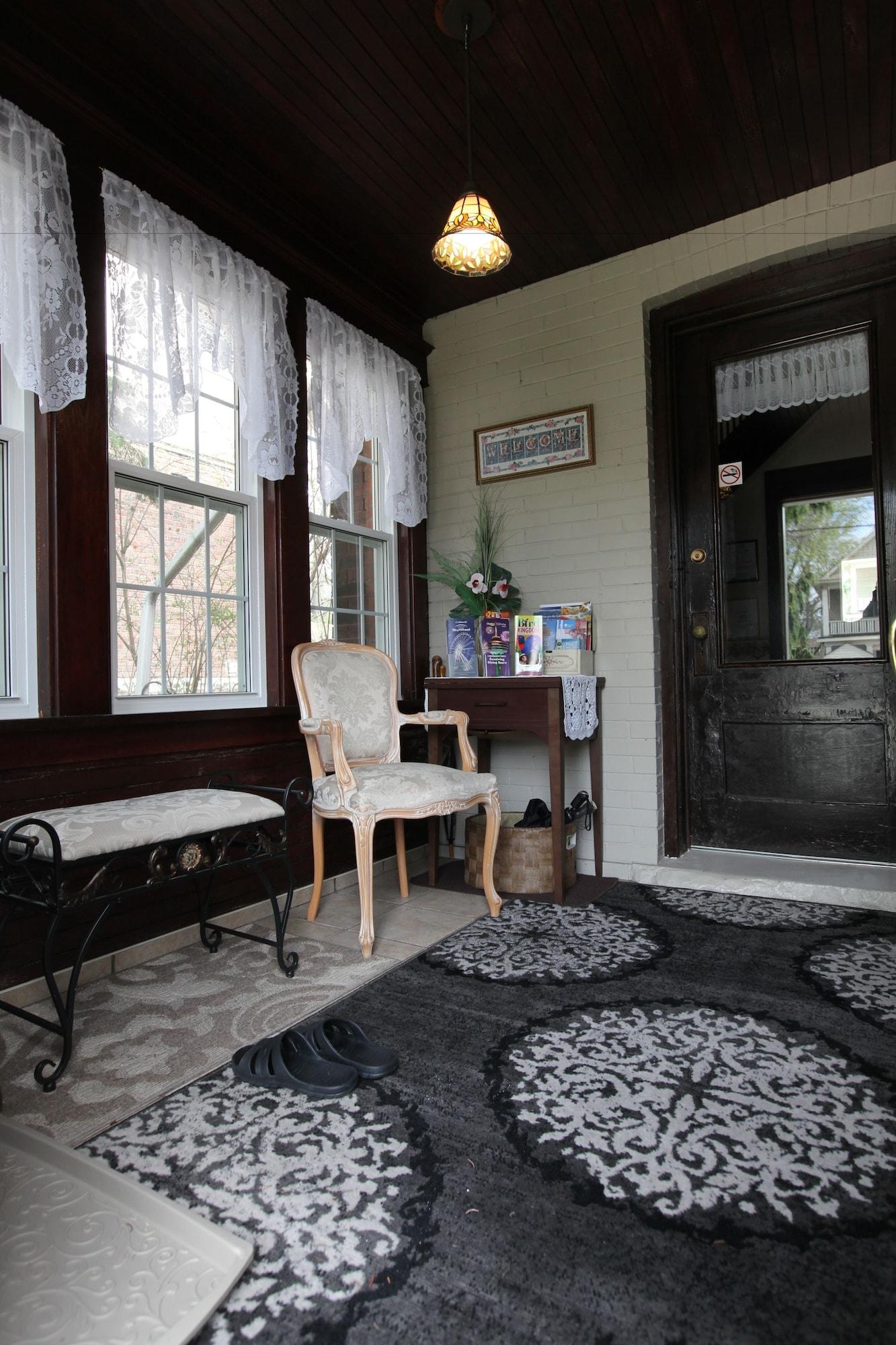 Vista Lobby Ambiance by the Falls B&B
